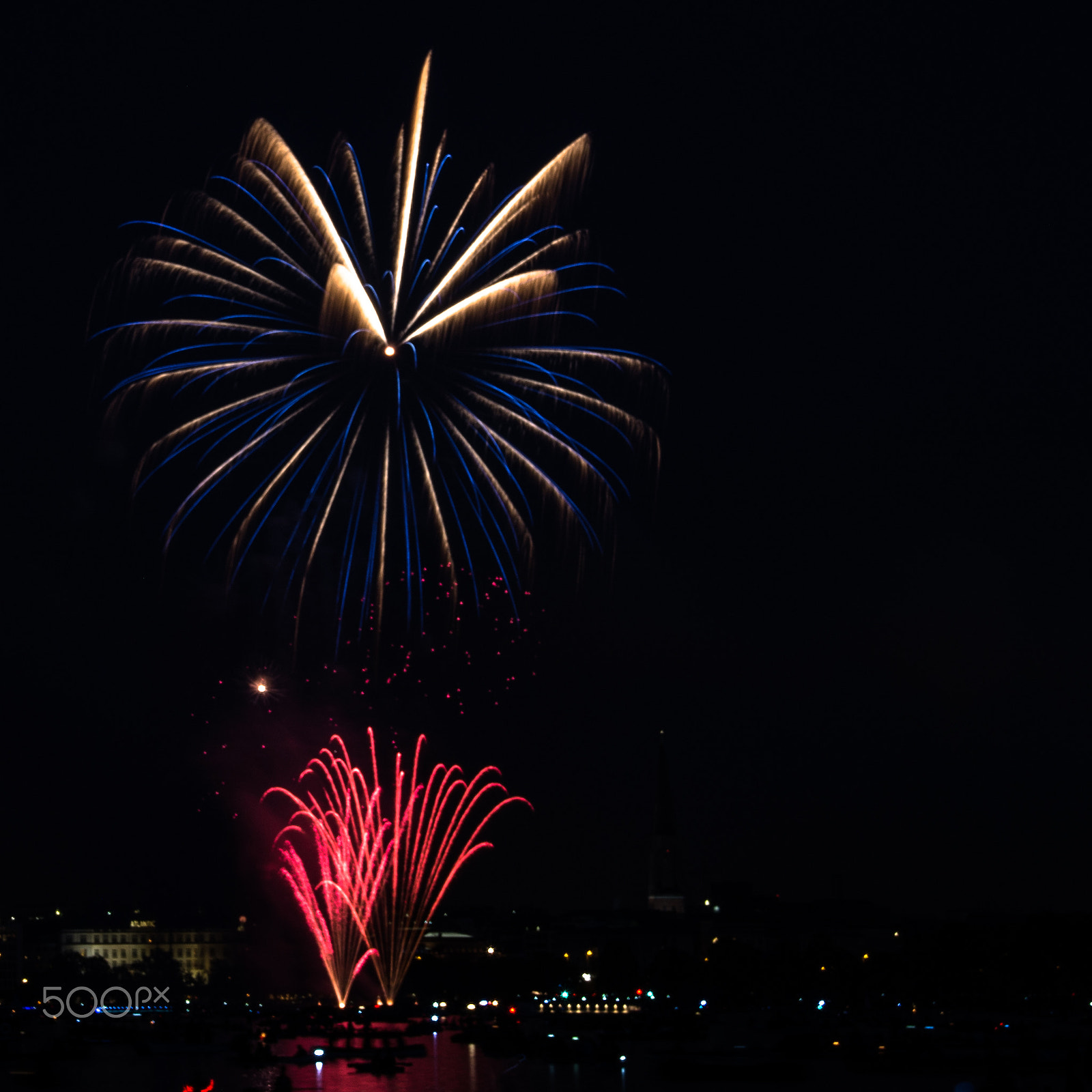 Sigma 18-250mm F3.5-6.3 DC Macro OS HSM sample photo. Happy new year photography