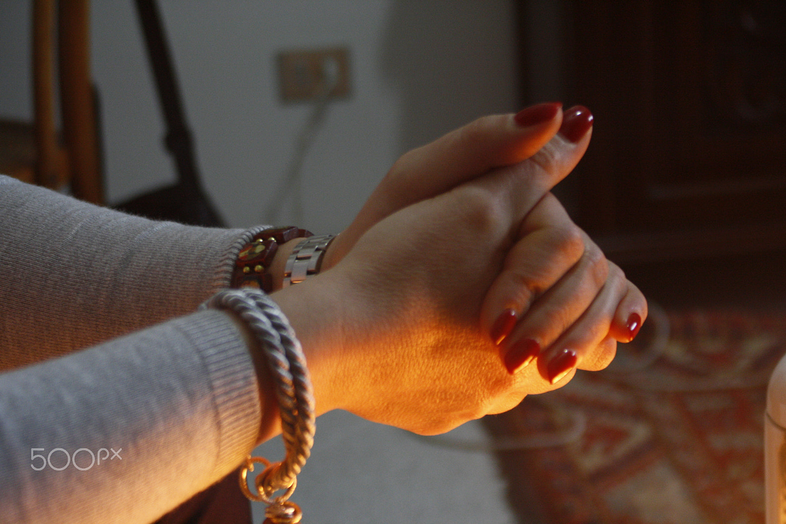 Tamron AF 28-200mm F3.8-5.6 XR Di Aspherical (IF) Macro sample photo. Hands,,,,, photography