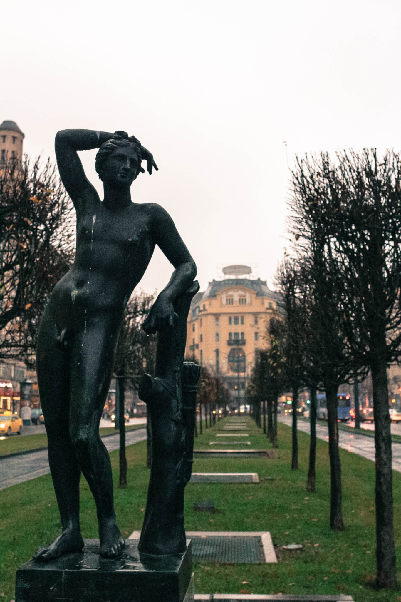 Canon EF 24mm F2.8 IS USM sample photo. Statue photography
