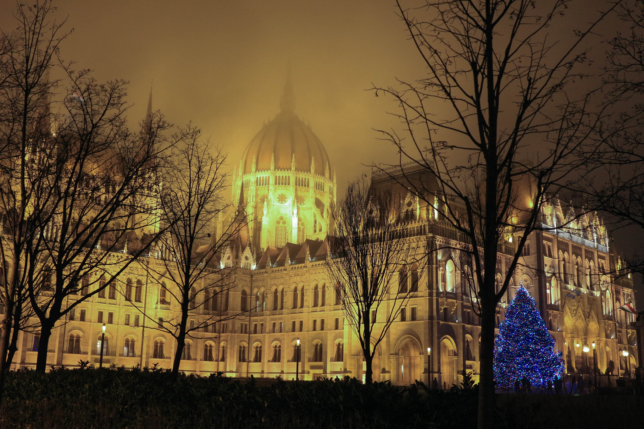 Canon EF 24mm F2.8 IS USM sample photo. Parliament photography