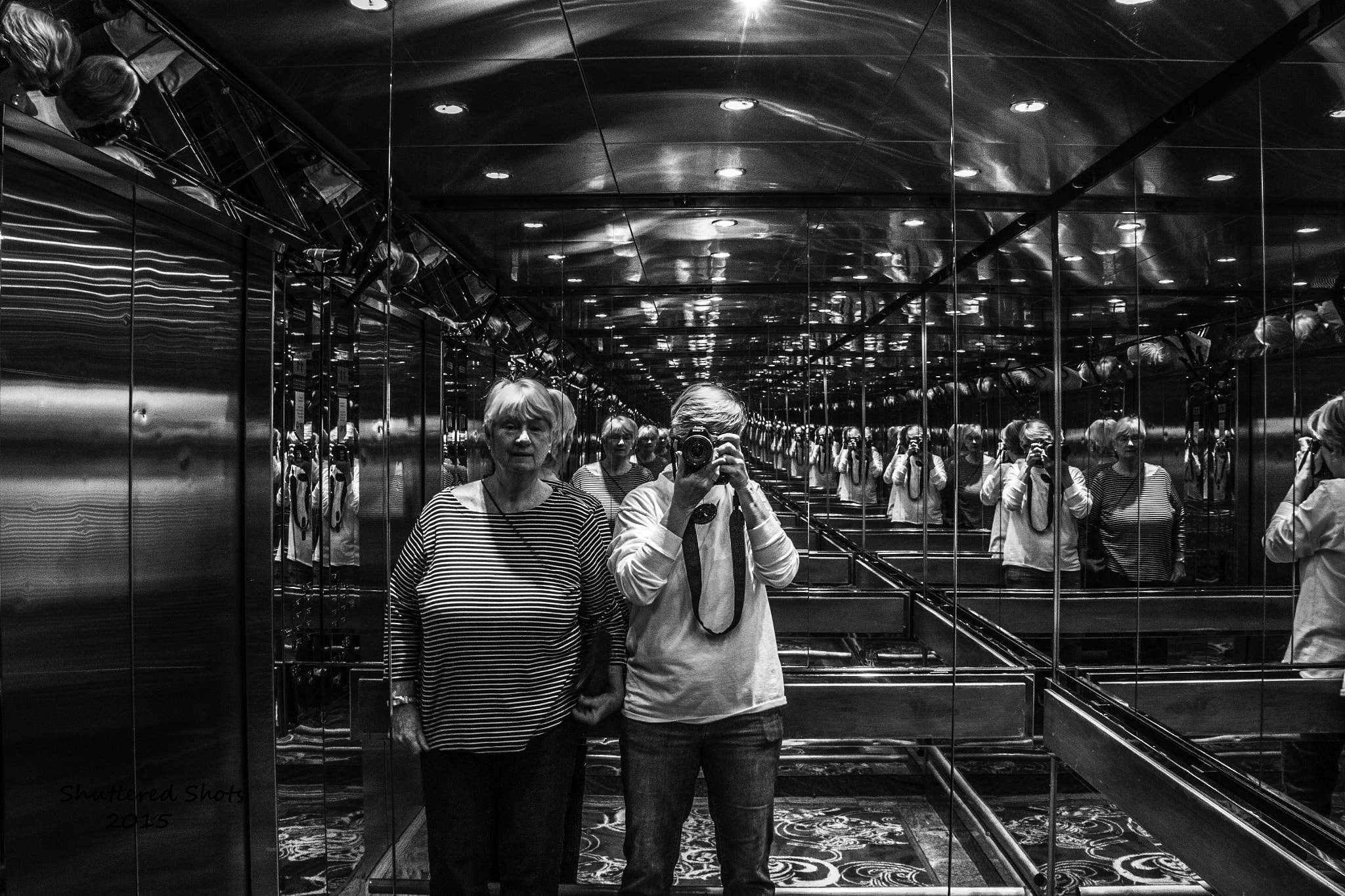 Canon EOS 500D (EOS Rebel T1i / EOS Kiss X3) sample photo. Reflections in a elevator photography