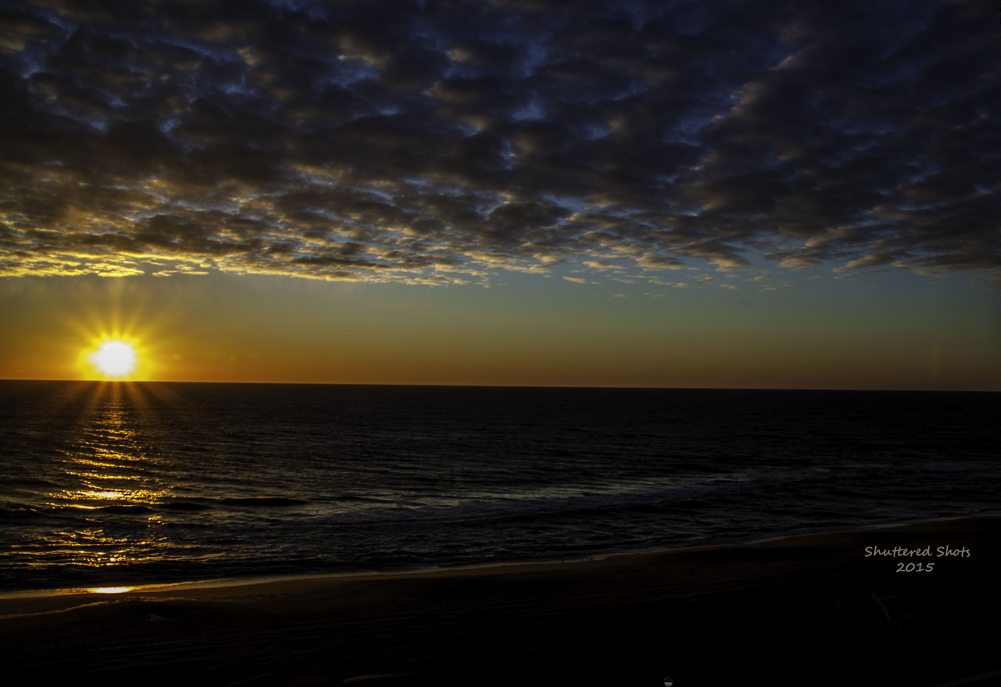Canon EOS 500D (EOS Rebel T1i / EOS Kiss X3) sample photo. Sunrise on the ocean photography