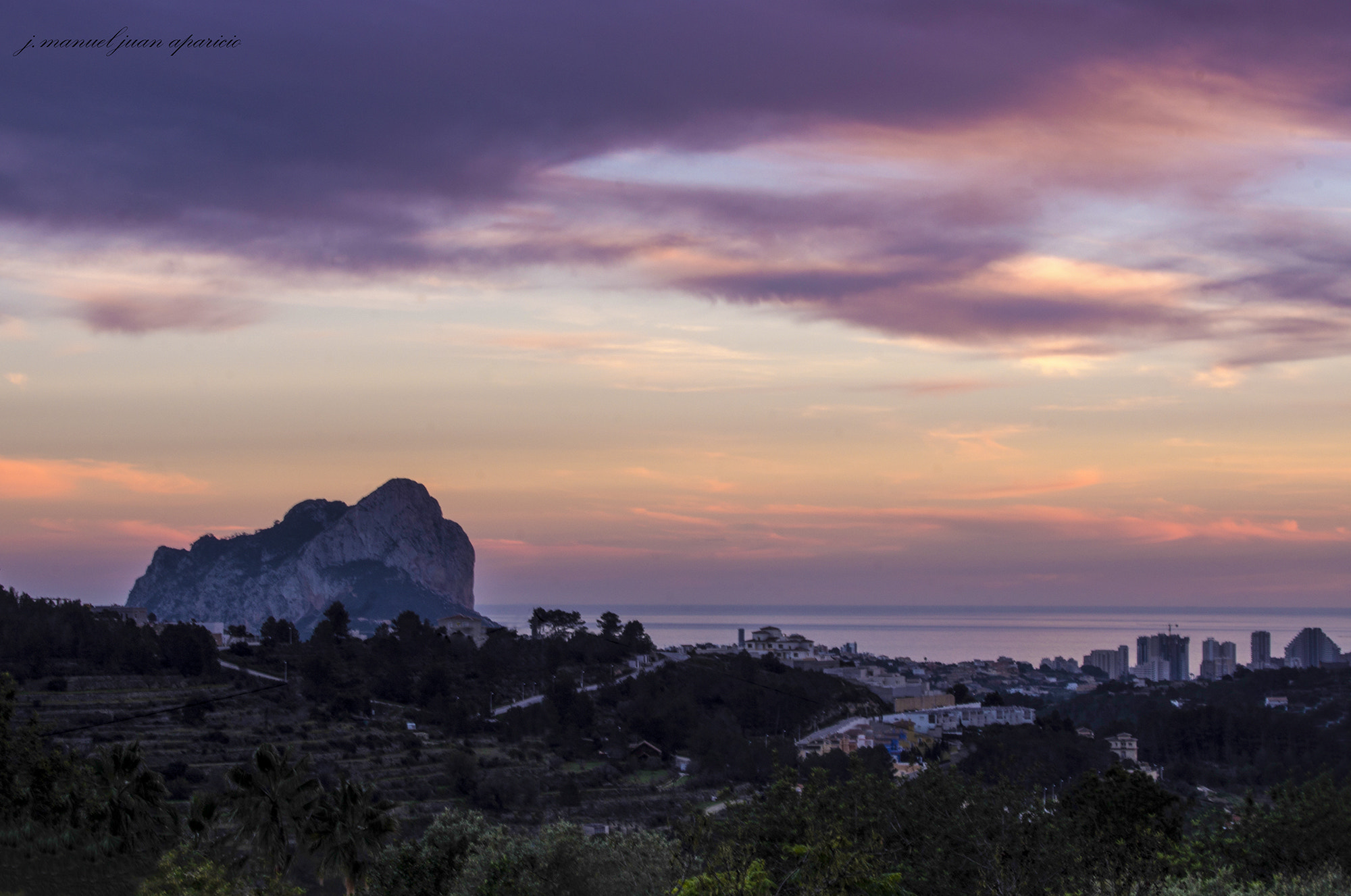 Pentax K-5 + smc PENTAX-F 35-105mm F4-5.6 sample photo. Ultimo atardecer del 2015 photography