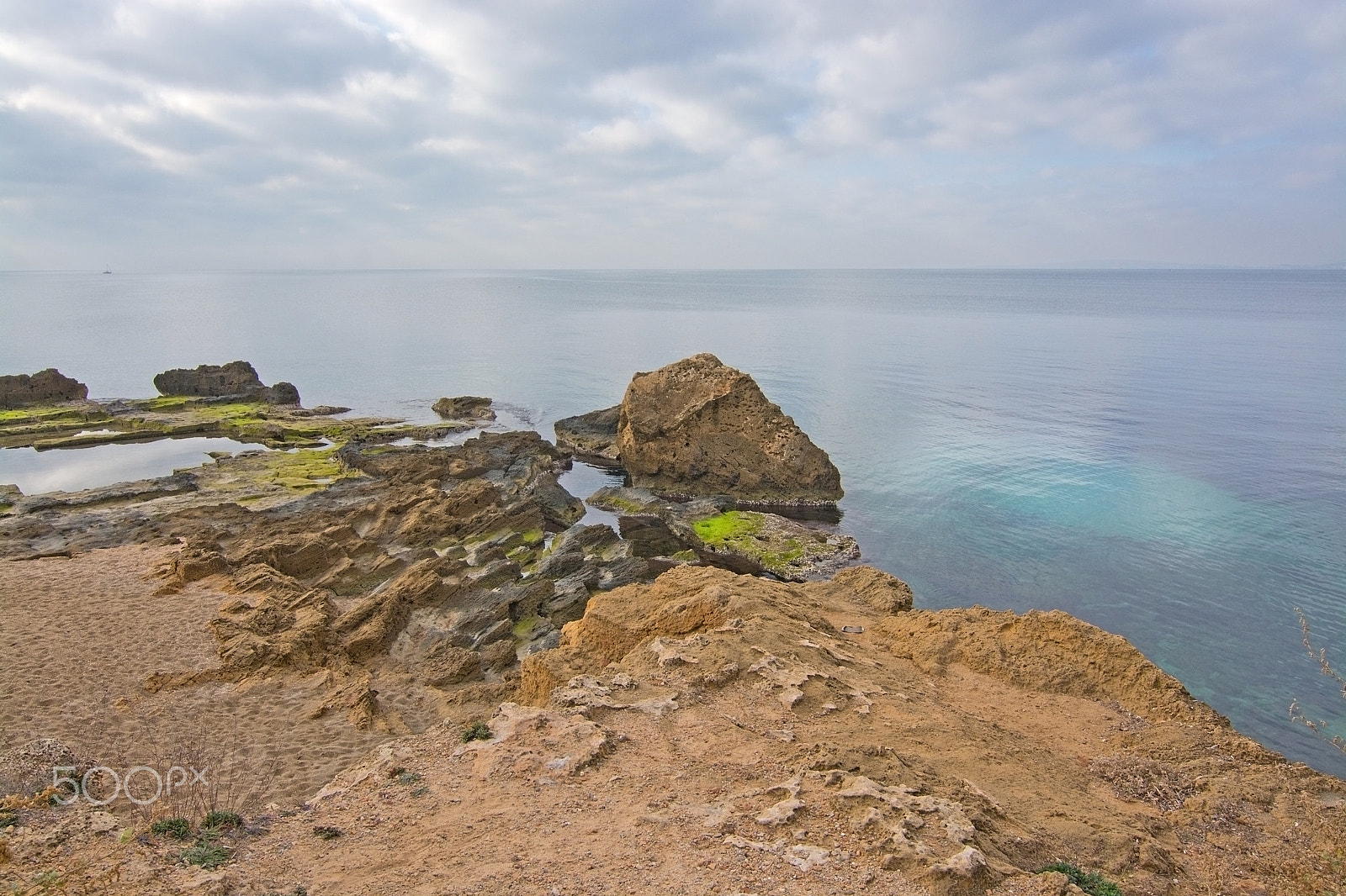 AF Zoom-Nikkor 35-80mm f/4-5.6D sample photo. Rocky seaside landscape photography