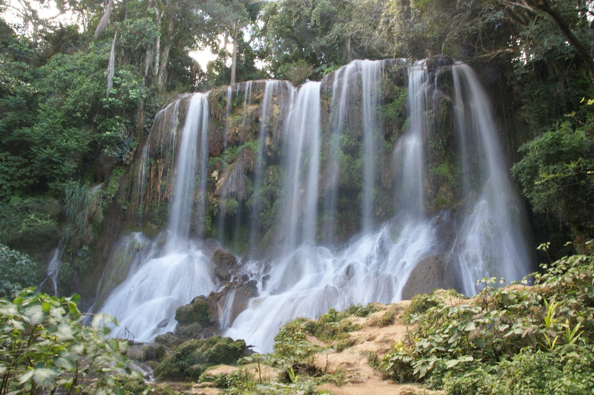Sony Alpha DSLR-A350 + Sigma 18-200mm F3.5-6.3 DC sample photo. El nicho waterfall photography