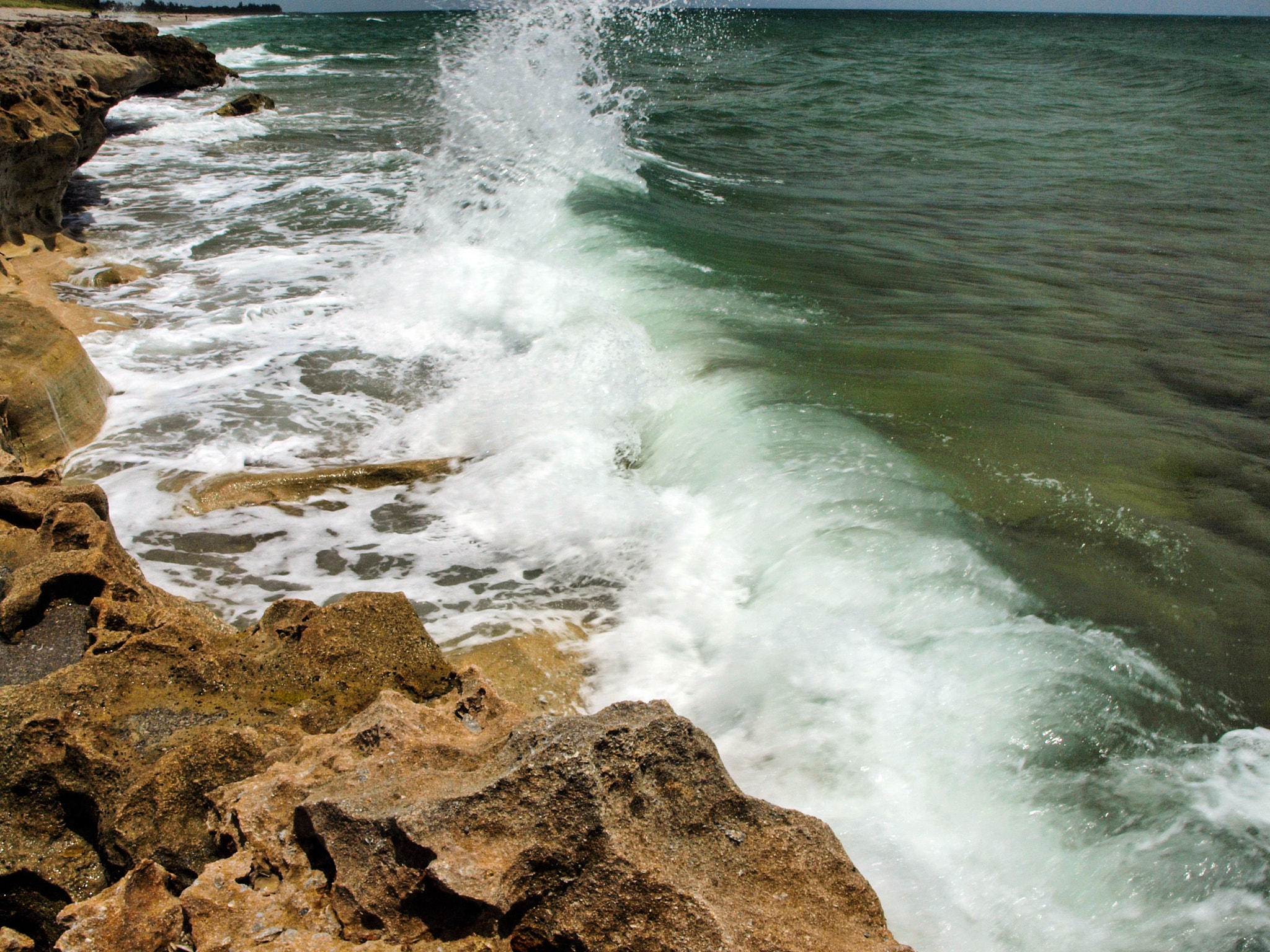 Olympus E-600 (EVOLT E-600) + OLYMPUS 14-42mm Lens sample photo. Rolling in at blowing rocks photography