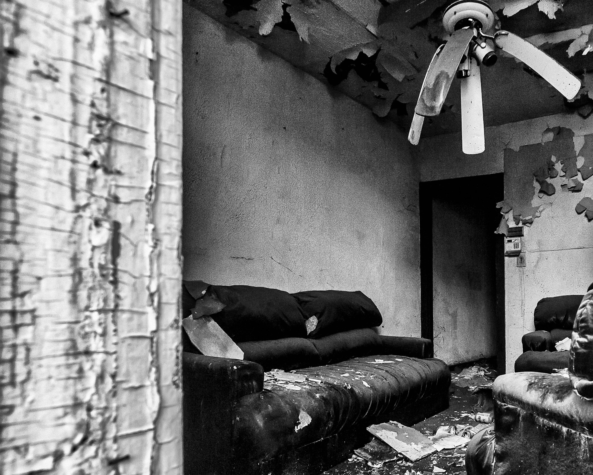 Canon EF 17-35mm f/2.8L sample photo. Left behind, east baltimore photography