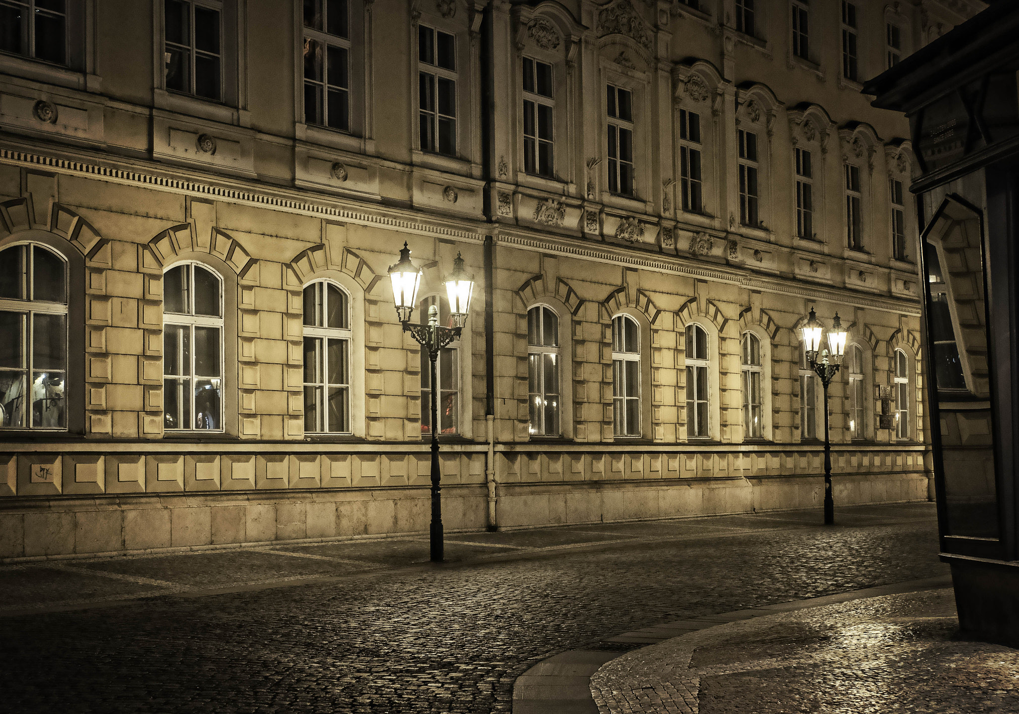 Sony E 18-200mm F3.5-6.3 OSS LE sample photo. Prague at night photography