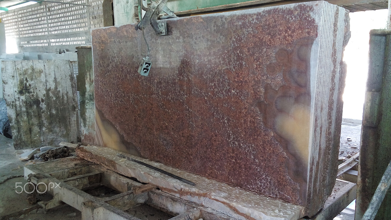LG H500F sample photo. Red onyx slabs photography