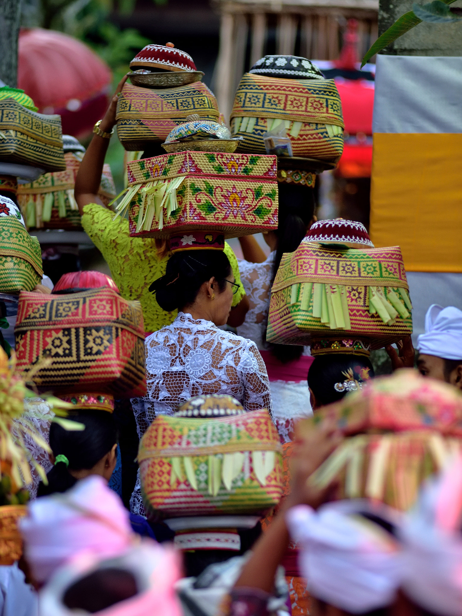 Nikon D750 + Nikon AF Nikkor 180mm F2.8D ED-IF sample photo. Family coming to temple for offering photography