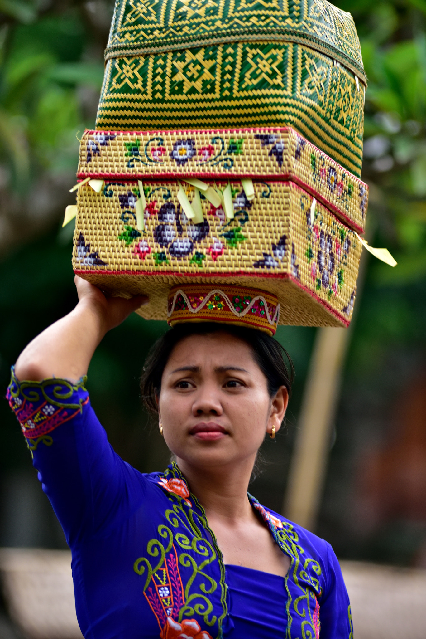 Nikon D750 + Nikon AF Nikkor 180mm F2.8D ED-IF sample photo. Balancing offering on head photography