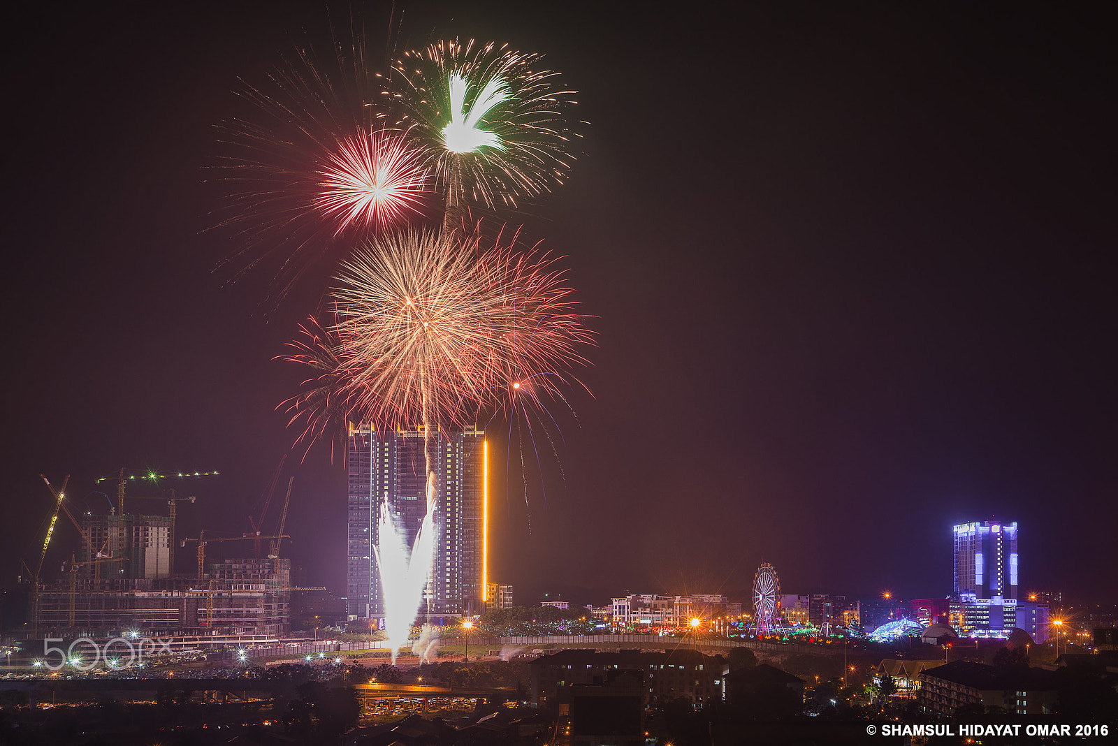 Nikon D800E + AF Zoom-Nikkor 24-120mm f/3.5-5.6D IF sample photo. I-city 2016 new year fireworks photography