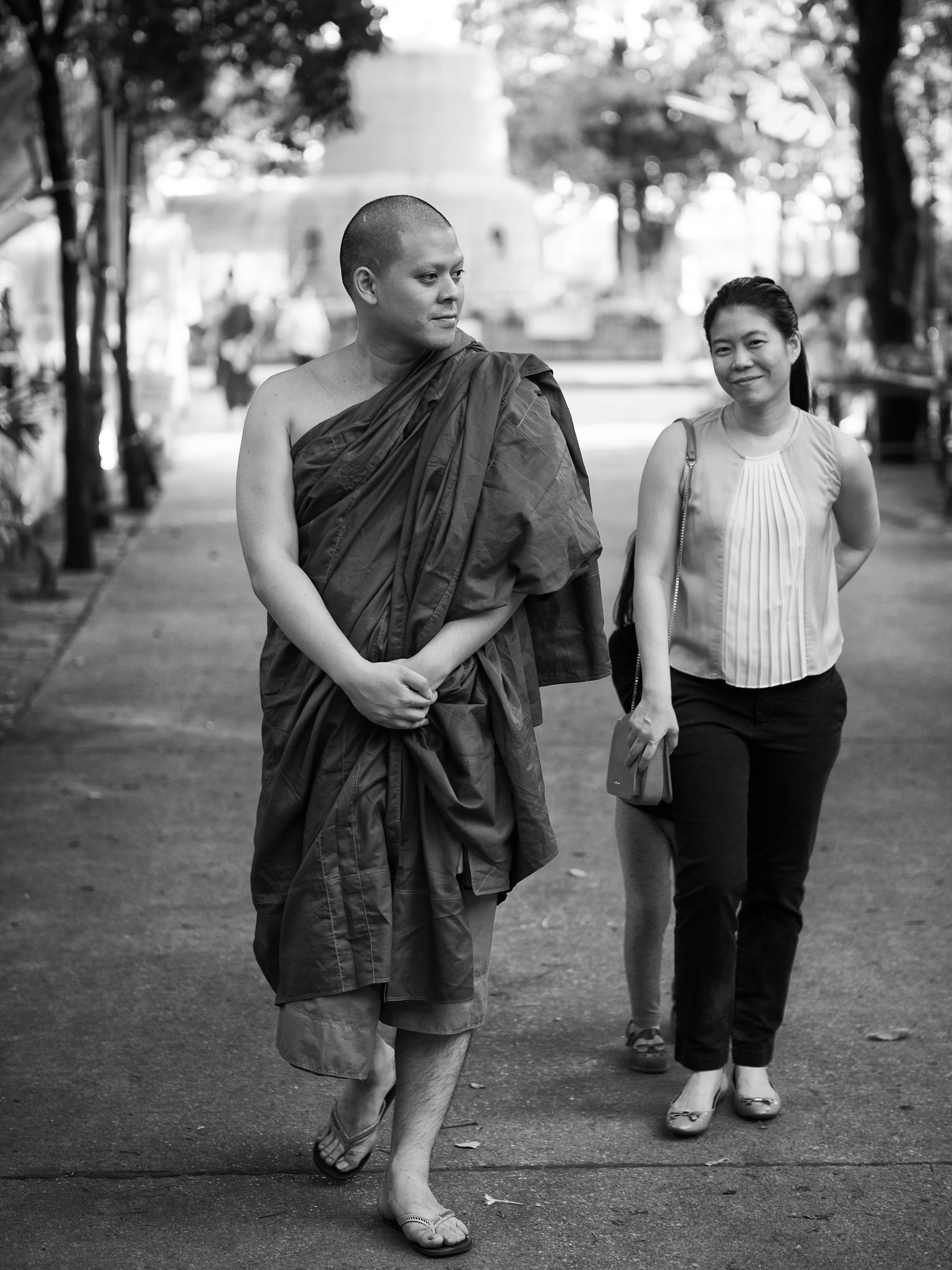 Panasonic Leica DG Nocticron 42.5mm F1.2 ASPH OIS sample photo. Theravada monk photography