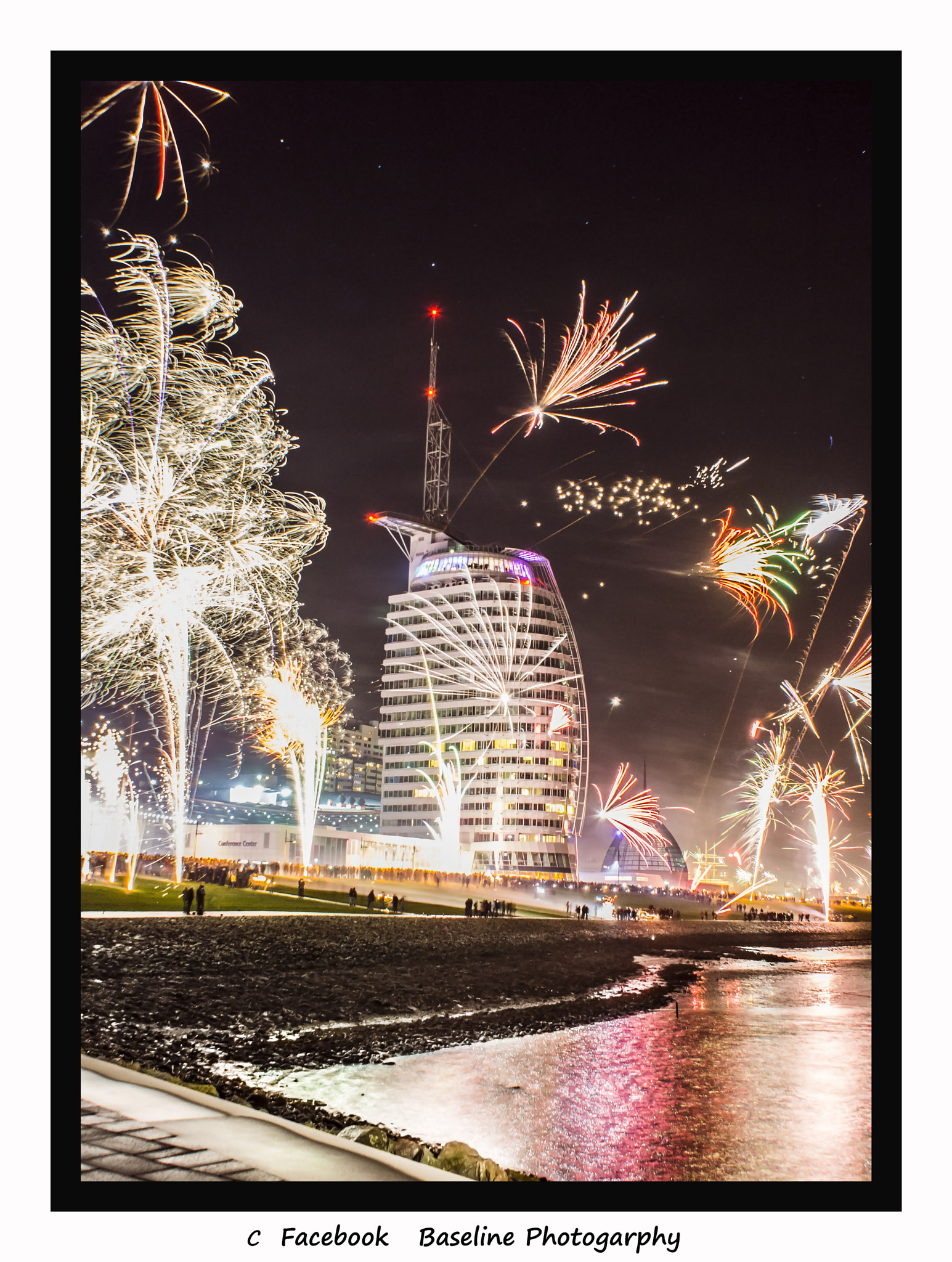 Sony DT 18-70mm F3.5-5.6 sample photo. Firework / sail city hotel photography