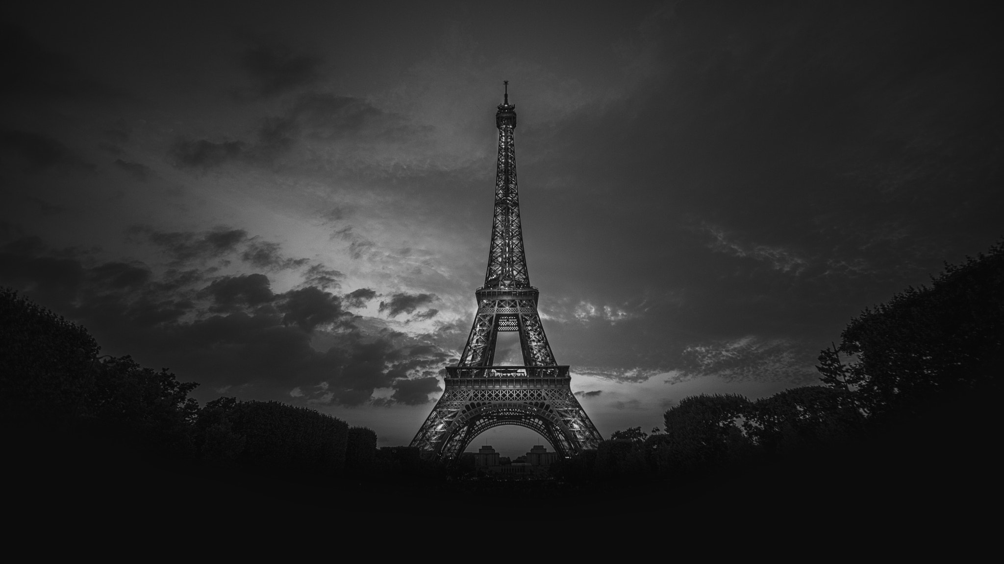 Canon EOS 5D Mark II + Tokina AT-X Pro 11-16mm F2.8 DX sample photo. Eiffel tower photography
