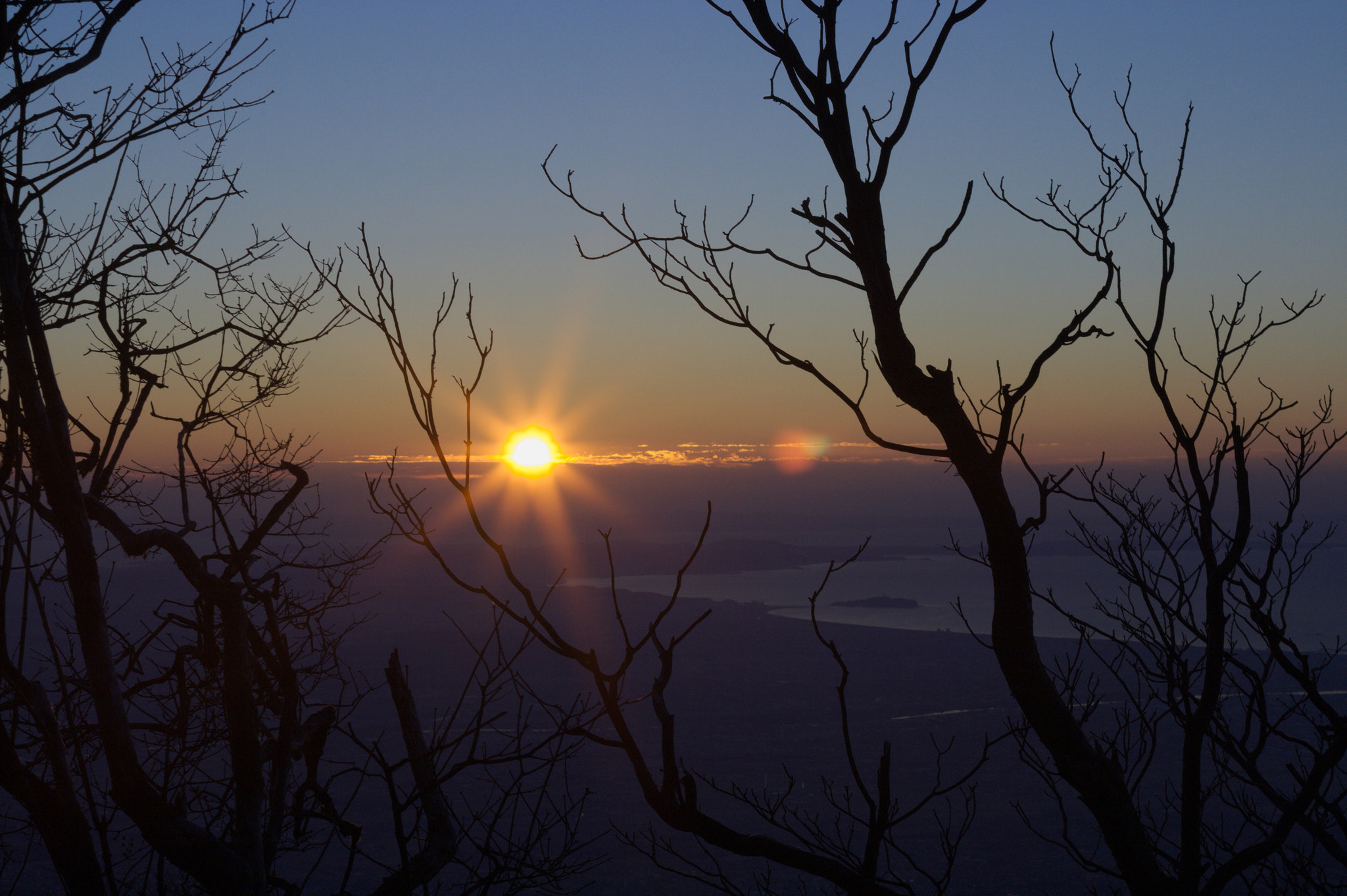 Canon EOS 400D (EOS Digital Rebel XTi / EOS Kiss Digital X) + Canon EF 50mm F1.8 II sample photo. First sunrise in 2016 photography