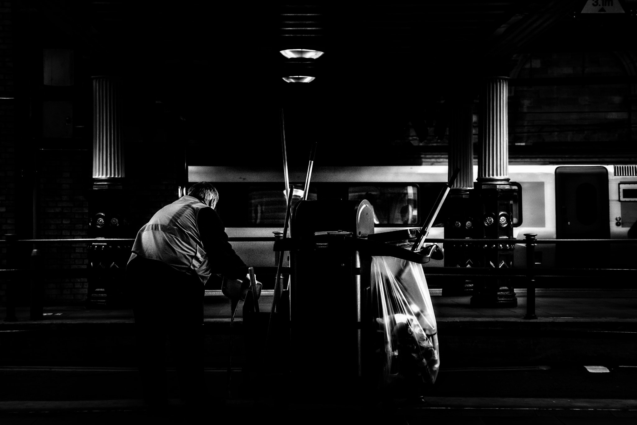 AF Zoom-Nikkor 28-85mm f/3.5-4.5 sample photo. Man at work photography