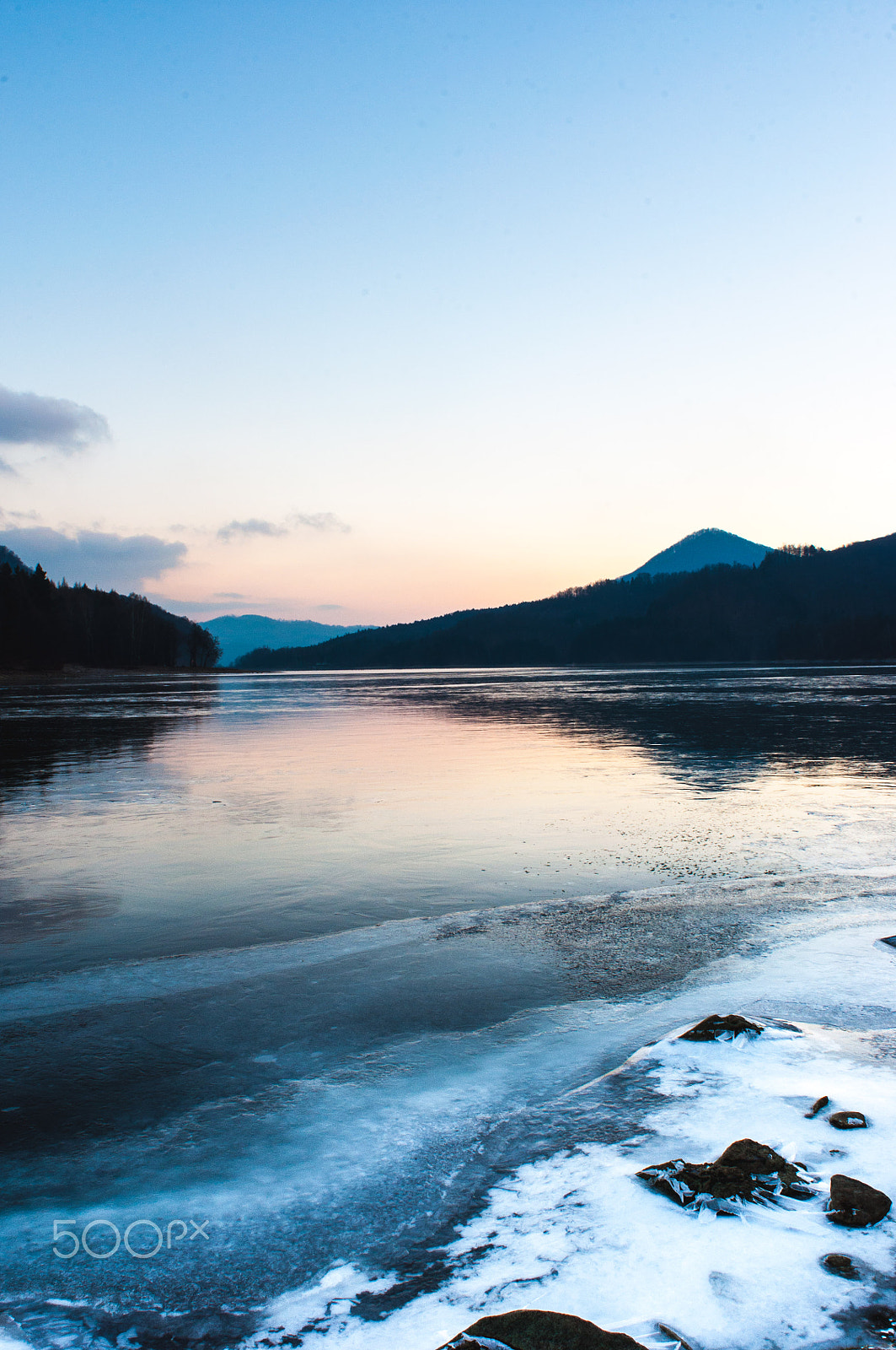 Nikon D90 + Nikon AF Nikkor 20mm F2.8D sample photo. Frozen lake photography