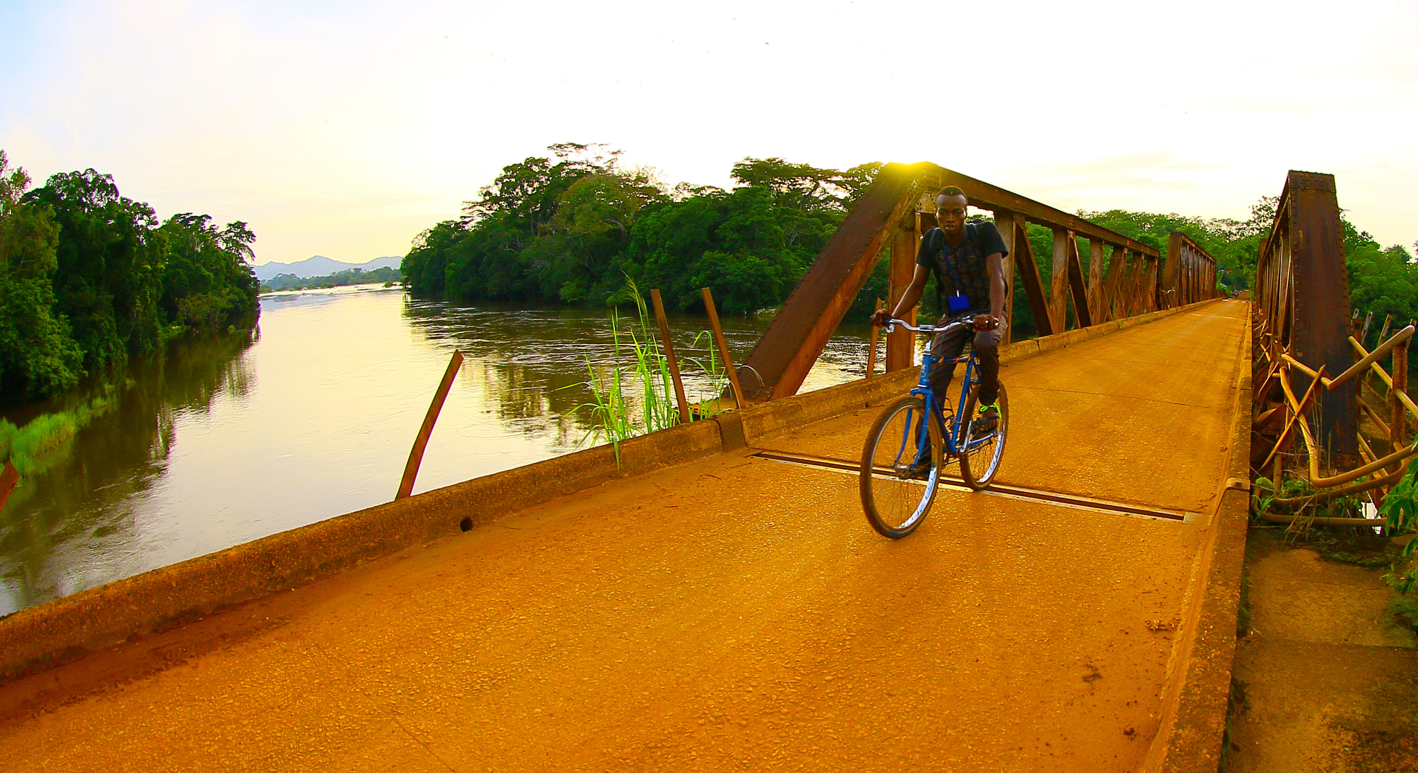 Canon EF 8-15mm F4L Fisheye USM sample photo. Cycling photography