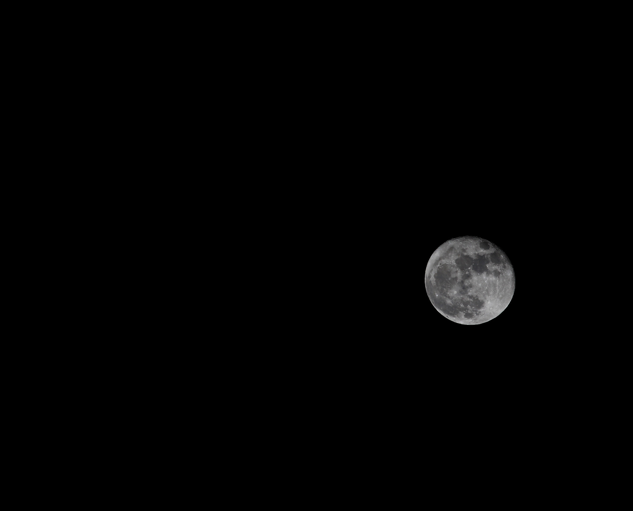 Canon EF 70-300mm F4-5.6L IS USM sample photo. Lune et minuscule photography