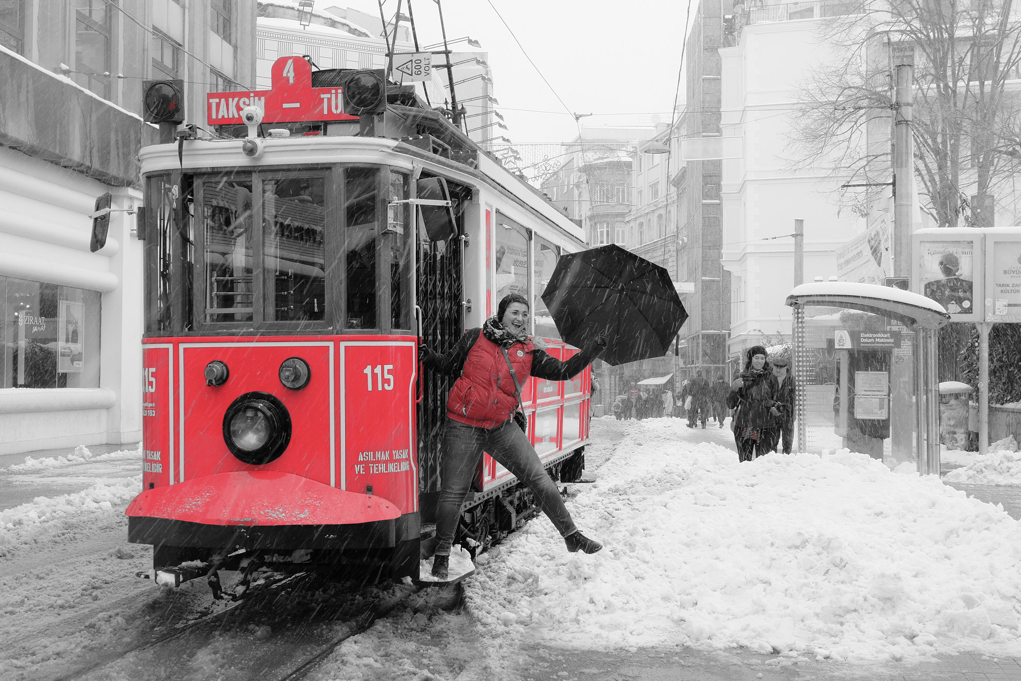 Fujifilm X-T1 + Fujifilm XC 16-50mm F3.5-5.6 OIS II sample photo. Snow fun photography