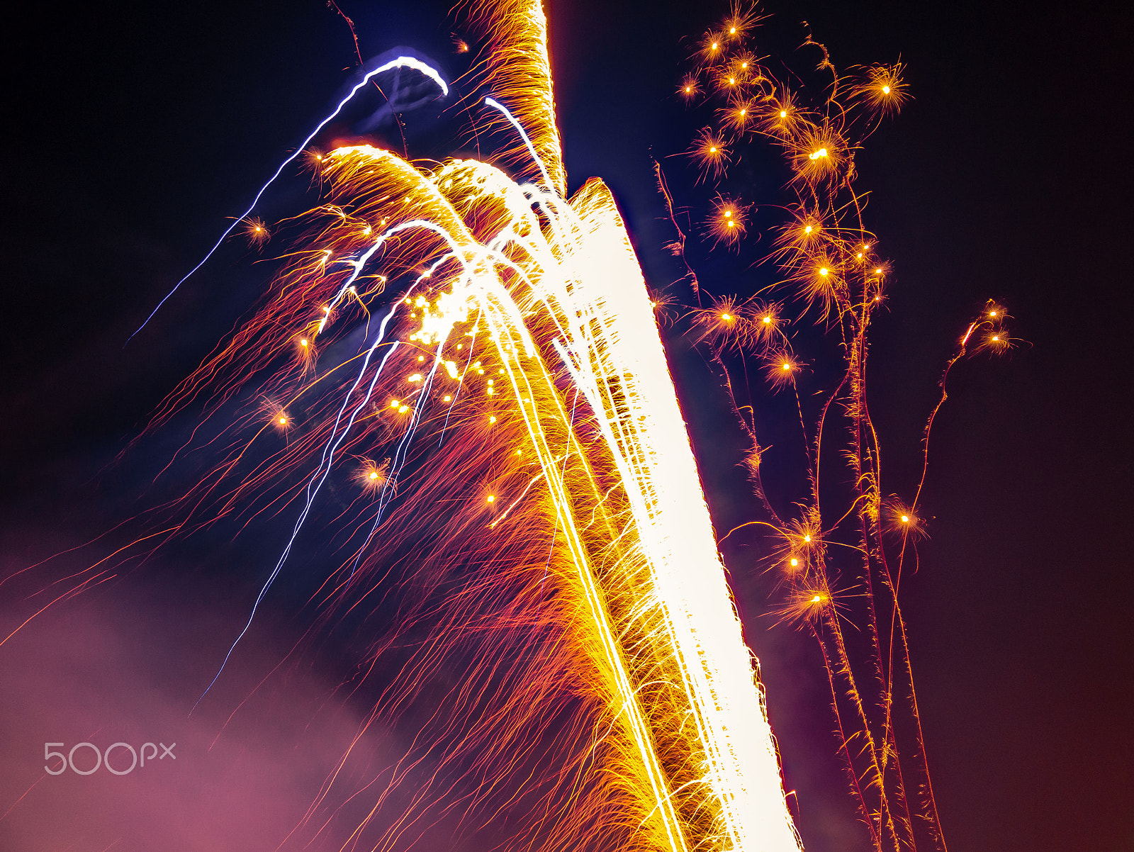 Panasonic DMC-G70 + LUMIX G VARIO 14-42/F3.5-5.6 II sample photo. Colorful sparkling fireworks photography