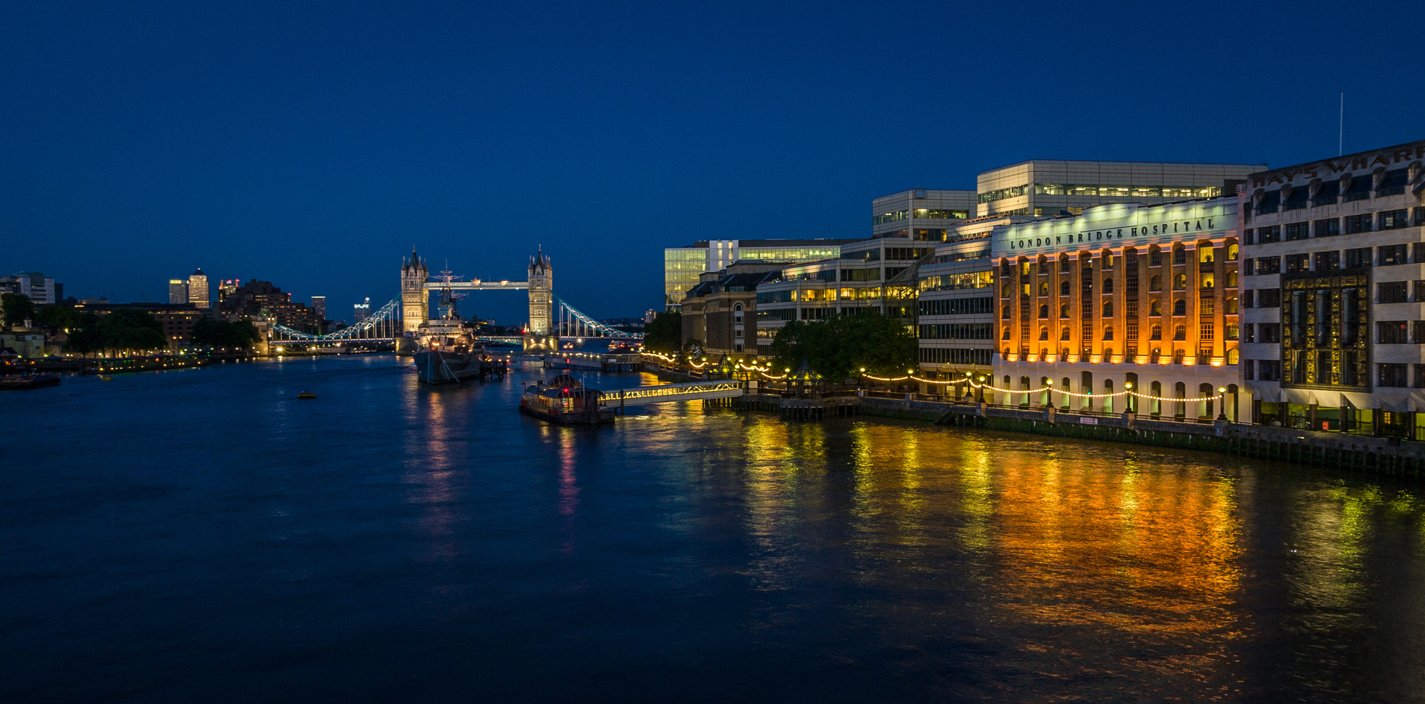 Sony Alpha DSLR-A300 sample photo. London bridge panorama photography