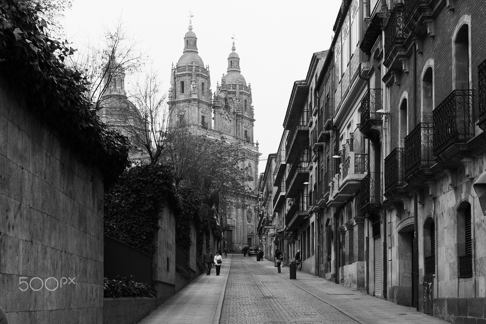 Canon EOS 30D + Canon EF 17-40mm F4L USM sample photo. Street in salamanca, spain photography
