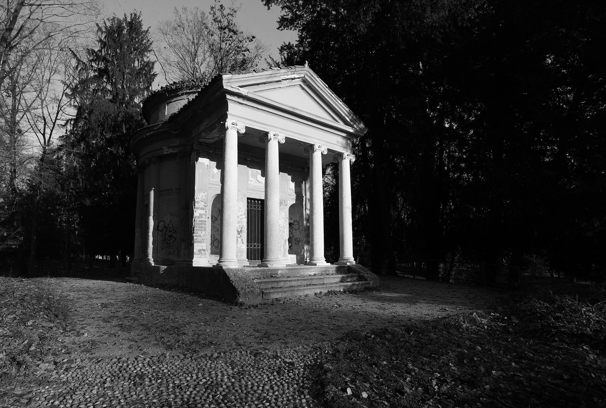 Sony SLT-A77 + 10-20mm F3.5 sample photo. Bw photography