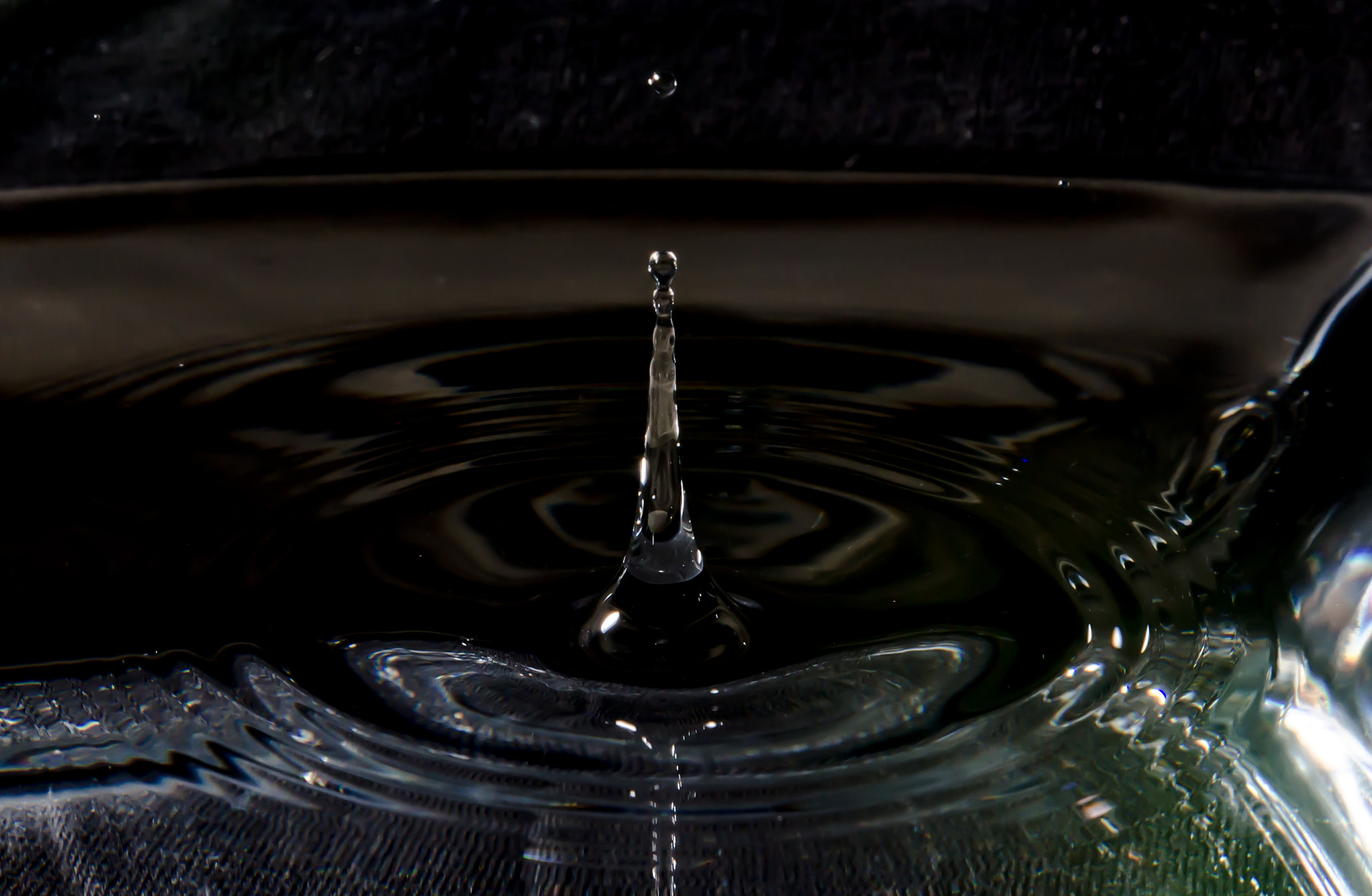 Nikon D5100 + Sigma 18-35mm F1.8 DC HSM Art sample photo. Waterdrops photography