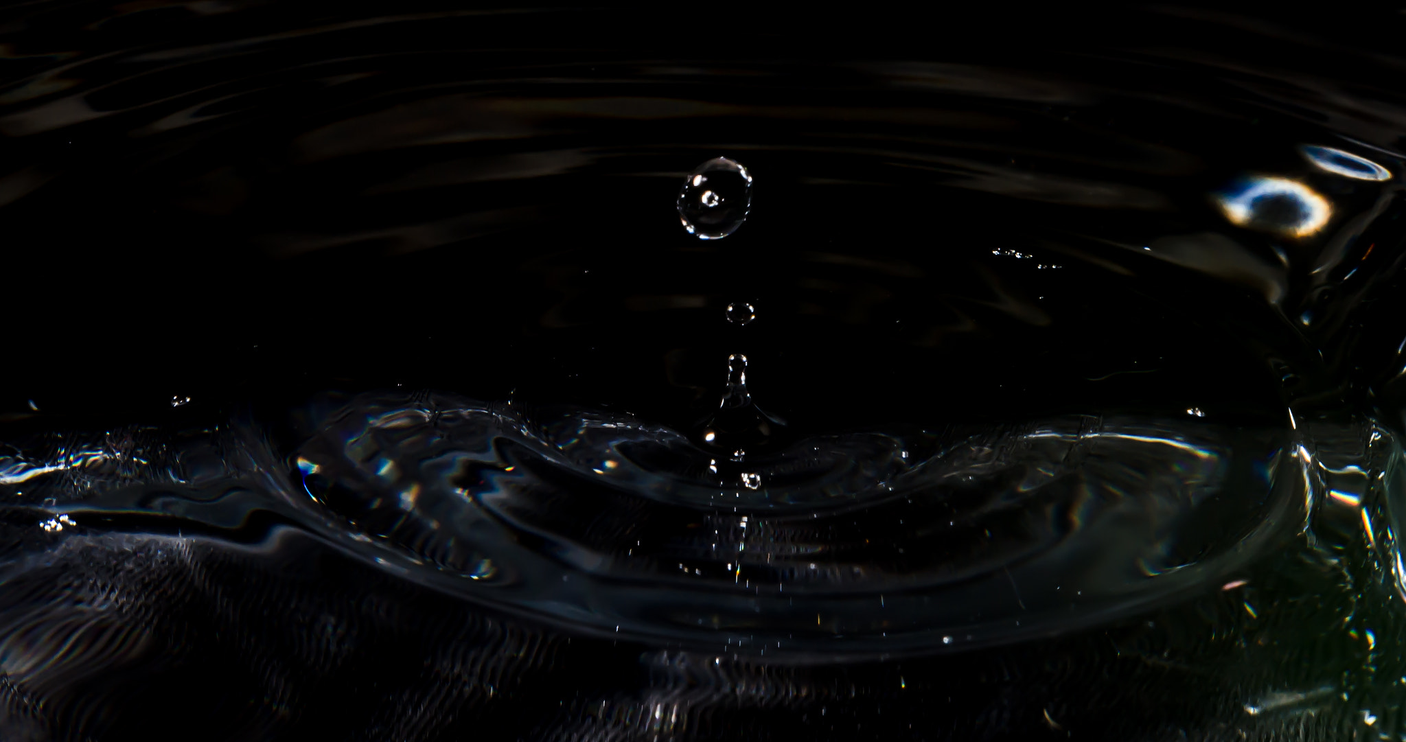 Nikon D5100 + Sigma 18-35mm F1.8 DC HSM Art sample photo. Waterdrops photography