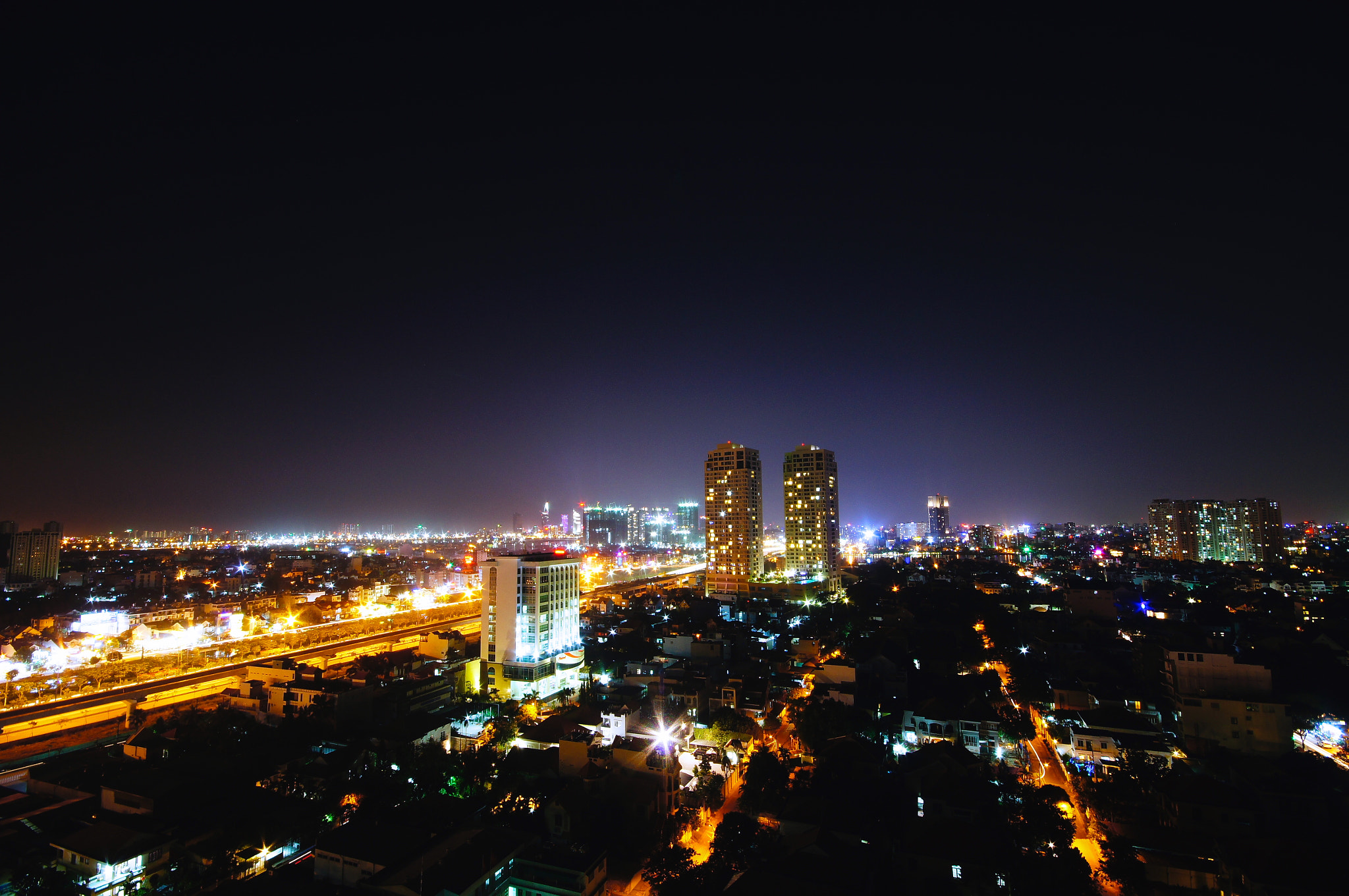 Sony SLT-A35 + Sigma AF 10-20mm F4-5.6 EX DC sample photo. Night view in saigon photography