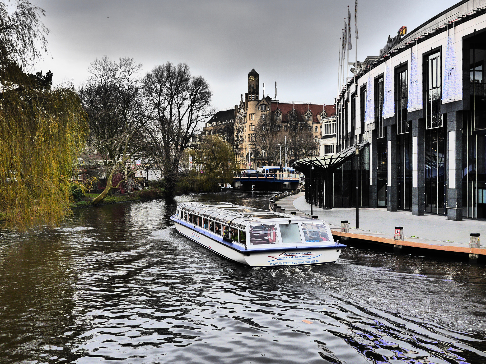 Panasonic Lumix DMC-GH3 + LUMIX G 20/F1.7 II sample photo. Canal cruise photography