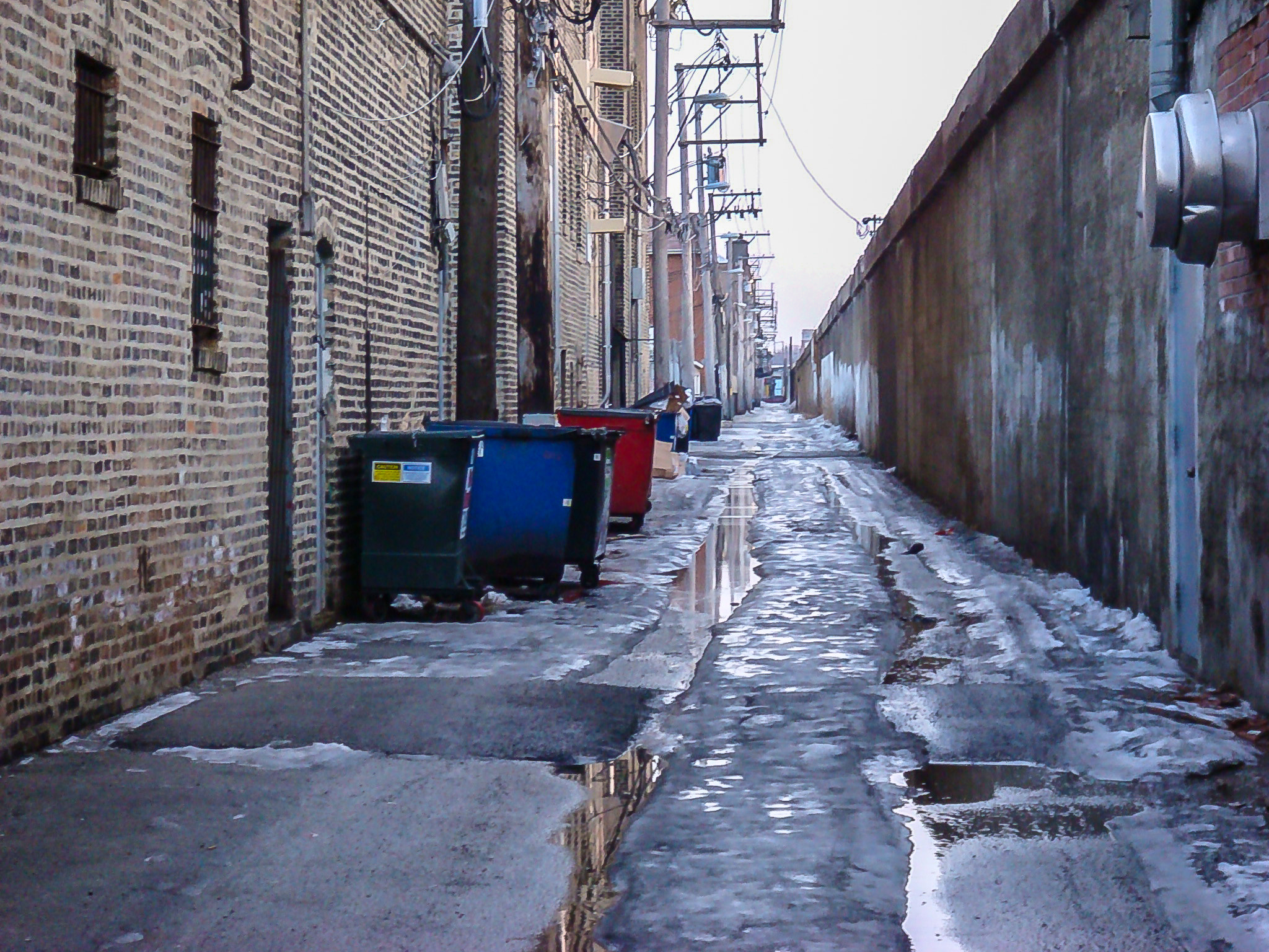 Sony DSC-T20 sample photo. Chicago alley photography