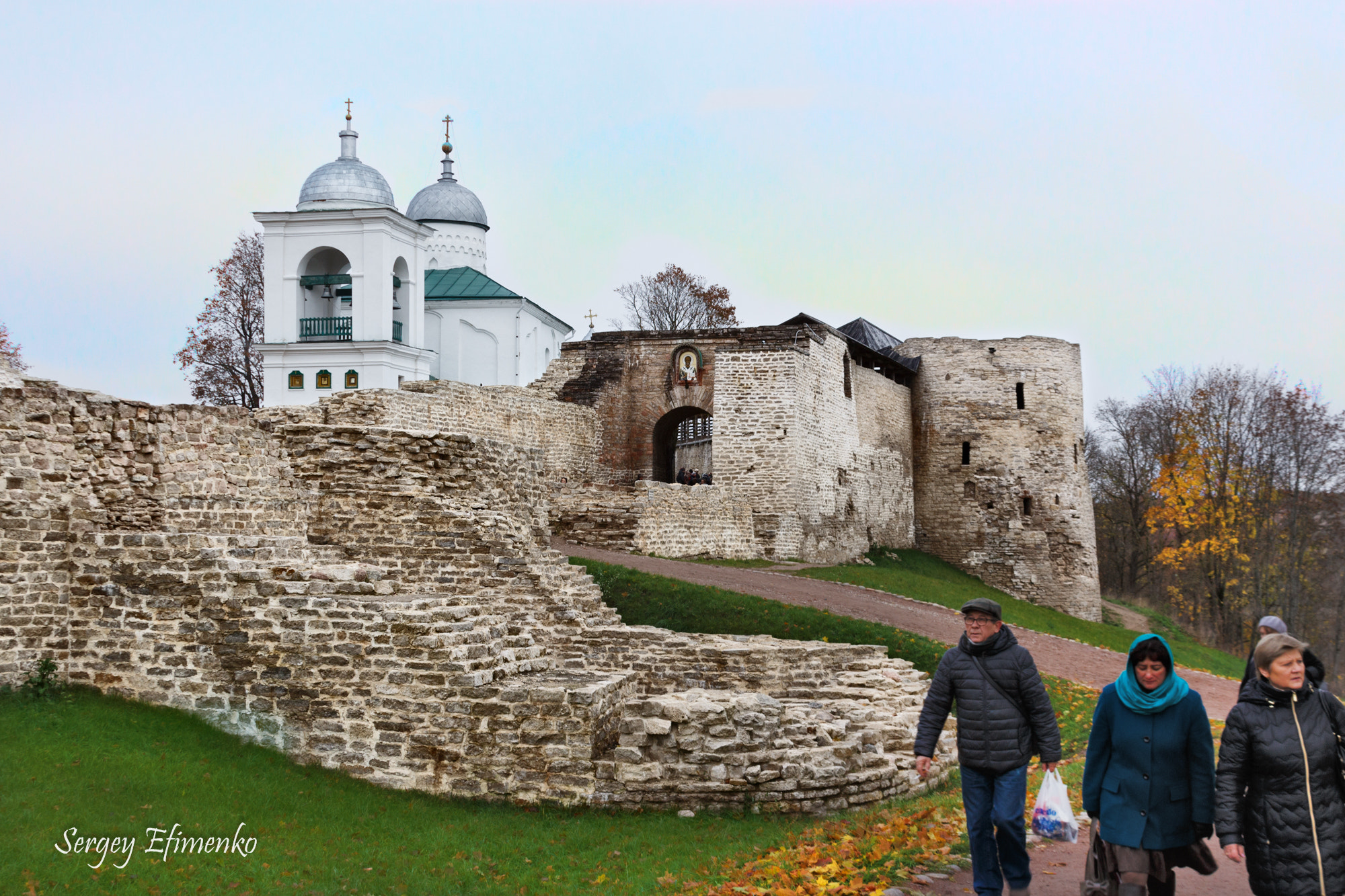 Canon EF 28-135mm F3.5-5.6 IS USM sample photo. Autumn in the old izborsk photography