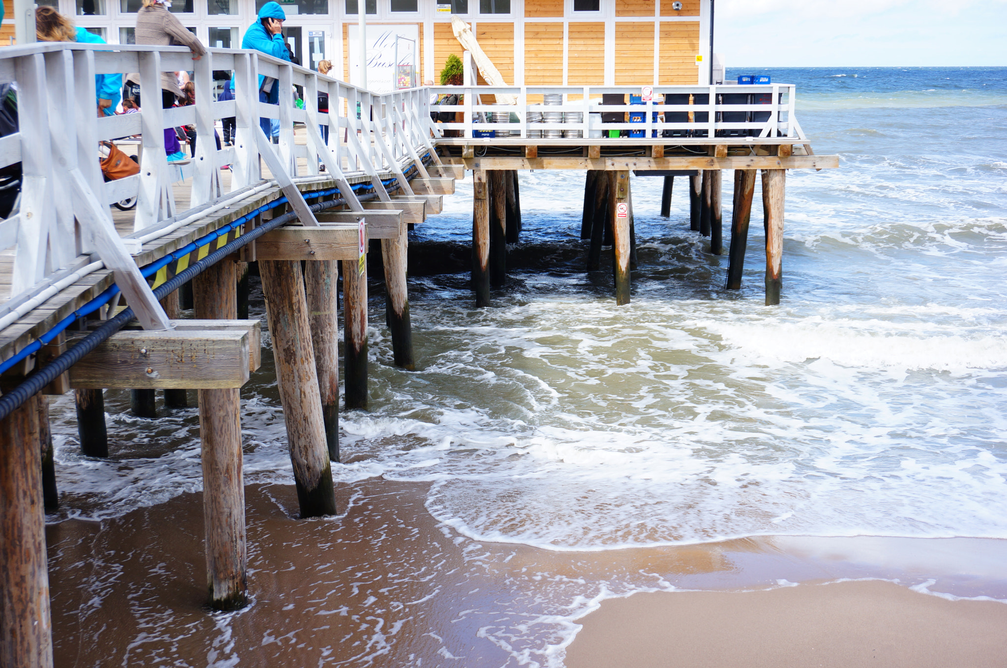 Sony Alpha NEX-5N + Sony E 18-50mm F4-5.6 sample photo. Wooden pier photography