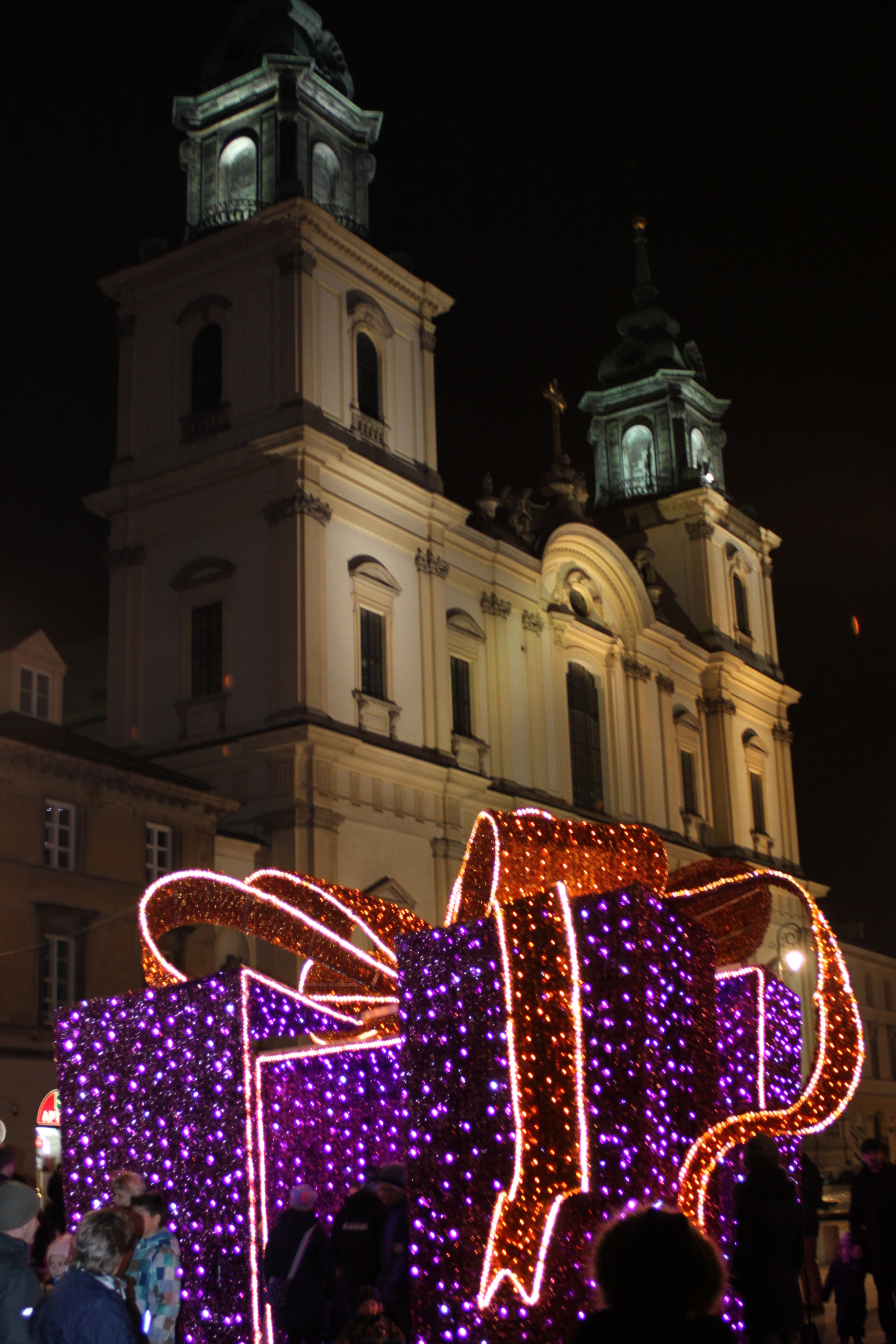 Canon EF 28-90mm f/4-5.6 sample photo. Churge light....night photography