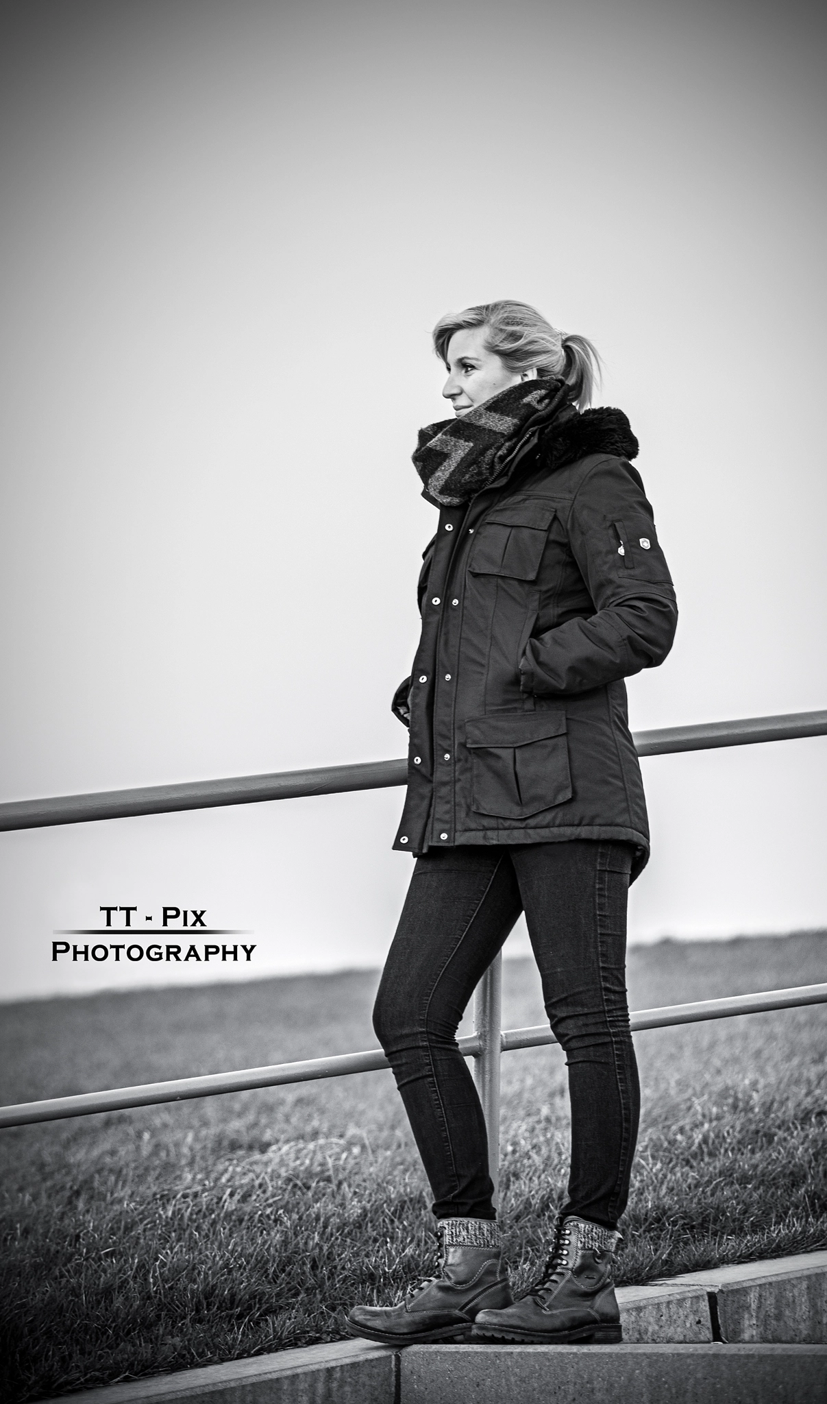 AF Zoom-Nikkor 80-200mm f/2.8 ED sample photo. Windig am deich photography