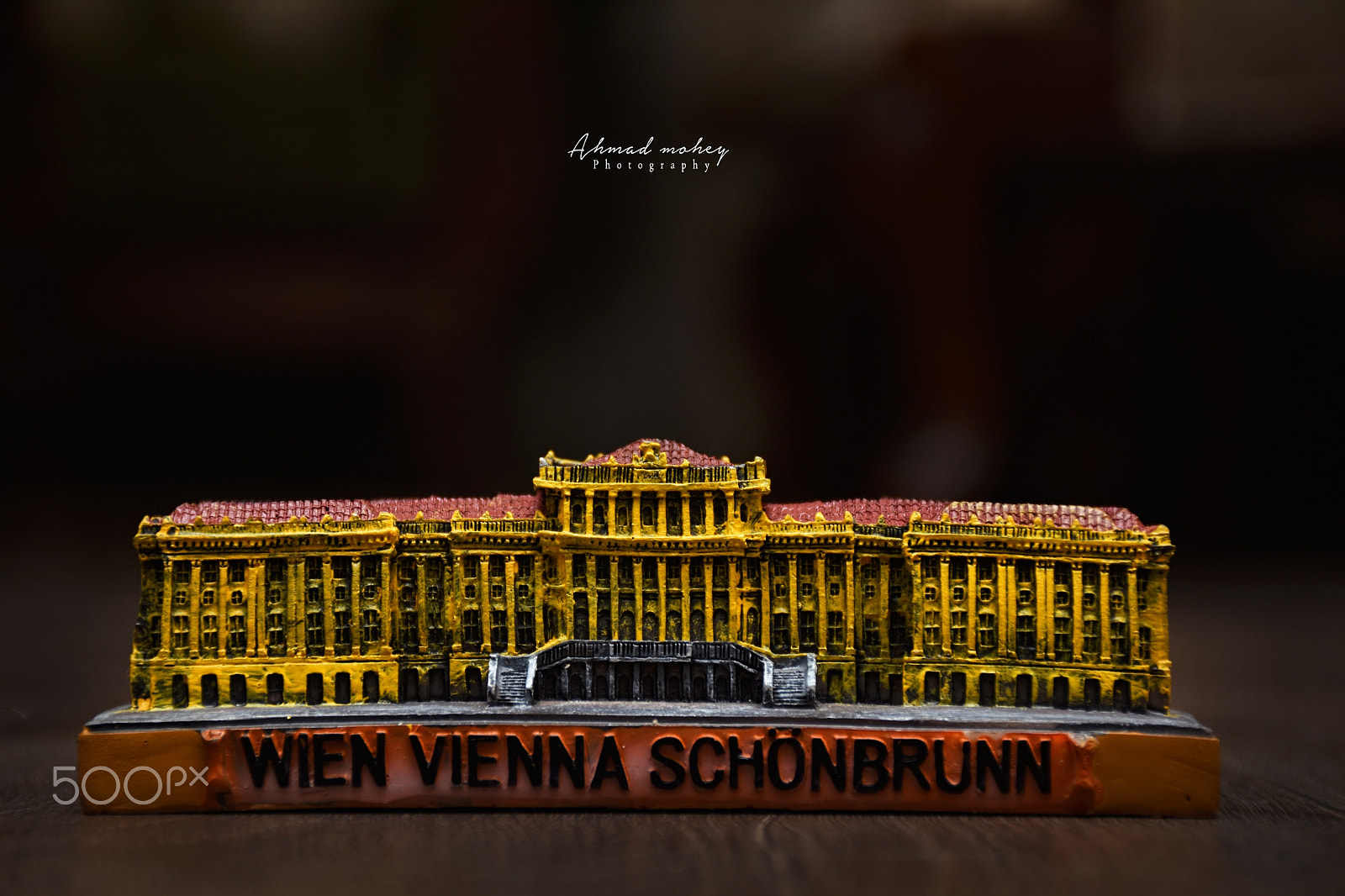 Nikon D7200 + Nikon AF-S Nikkor 600mm F4D ED-IF II sample photo. Schonbrunn palace miniature statue photography