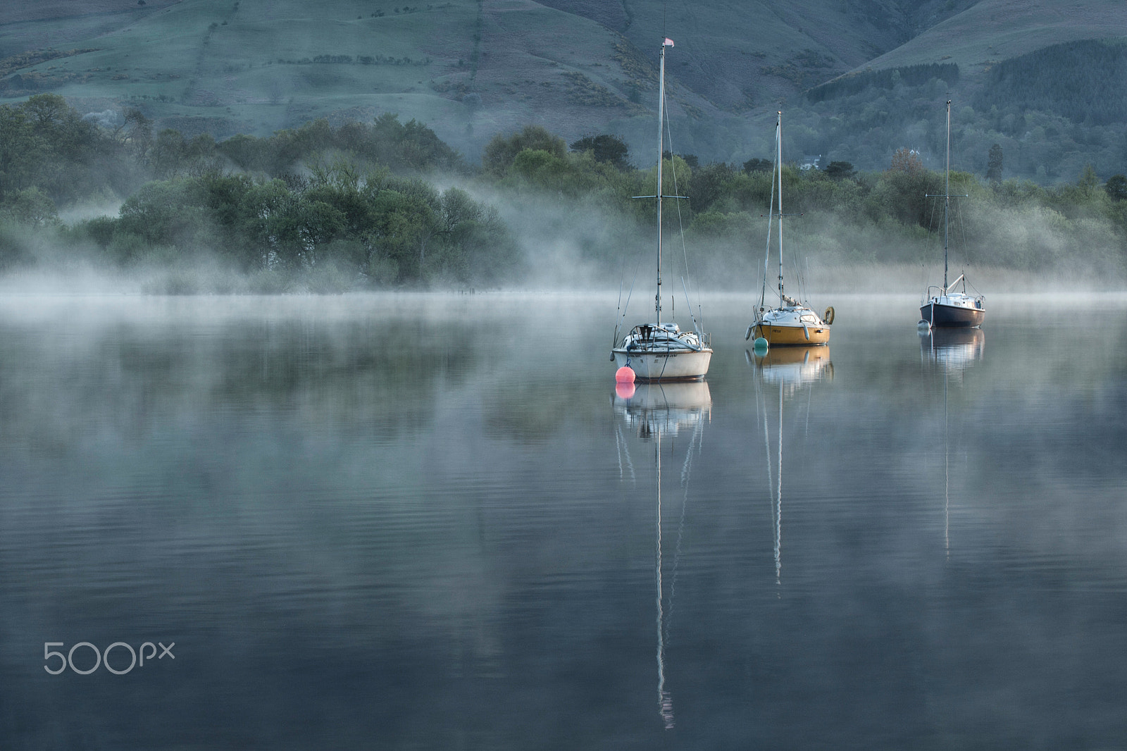 Canon EOS-1D Mark III sample photo. Yachts in the mist photography