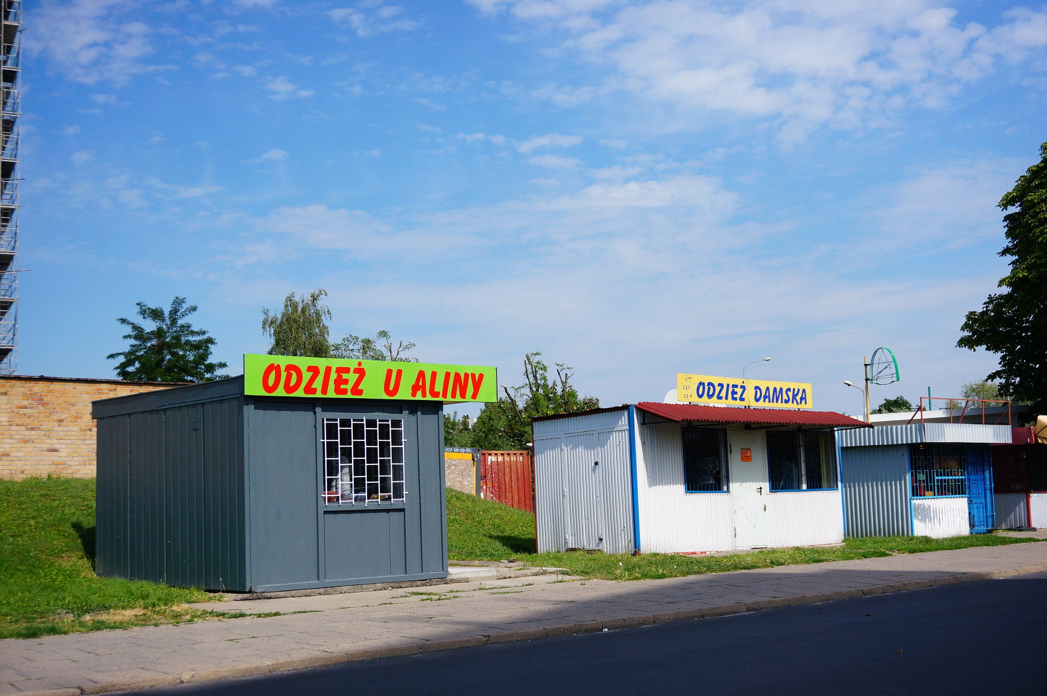 Sony Alpha NEX-5N + Sony E 18-50mm F4-5.6 sample photo. Small stores photography