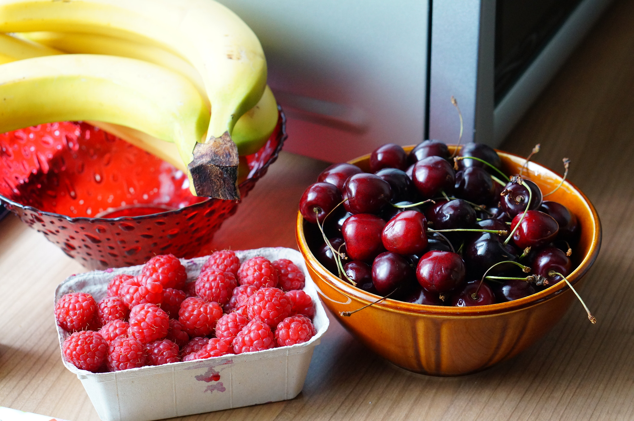Sony Alpha NEX-6 + Sony E 50mm F1.8 OSS sample photo. Fruit on table photography