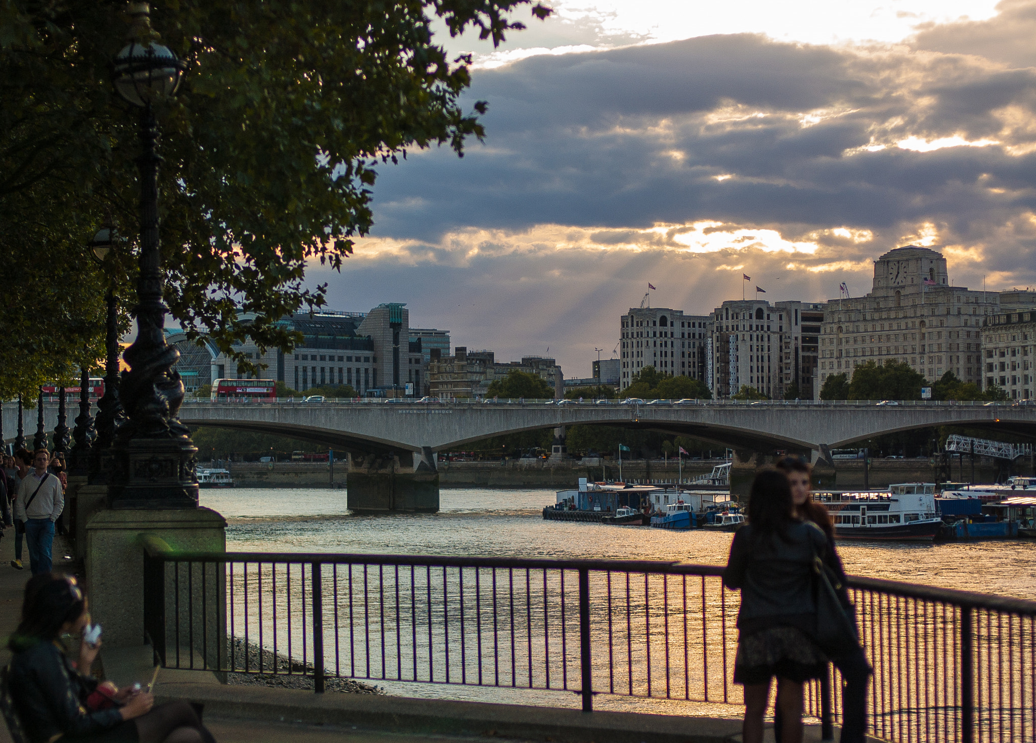 Nikon D50 + Nikon AF Nikkor 50mm F1.4D sample photo. South bank photography