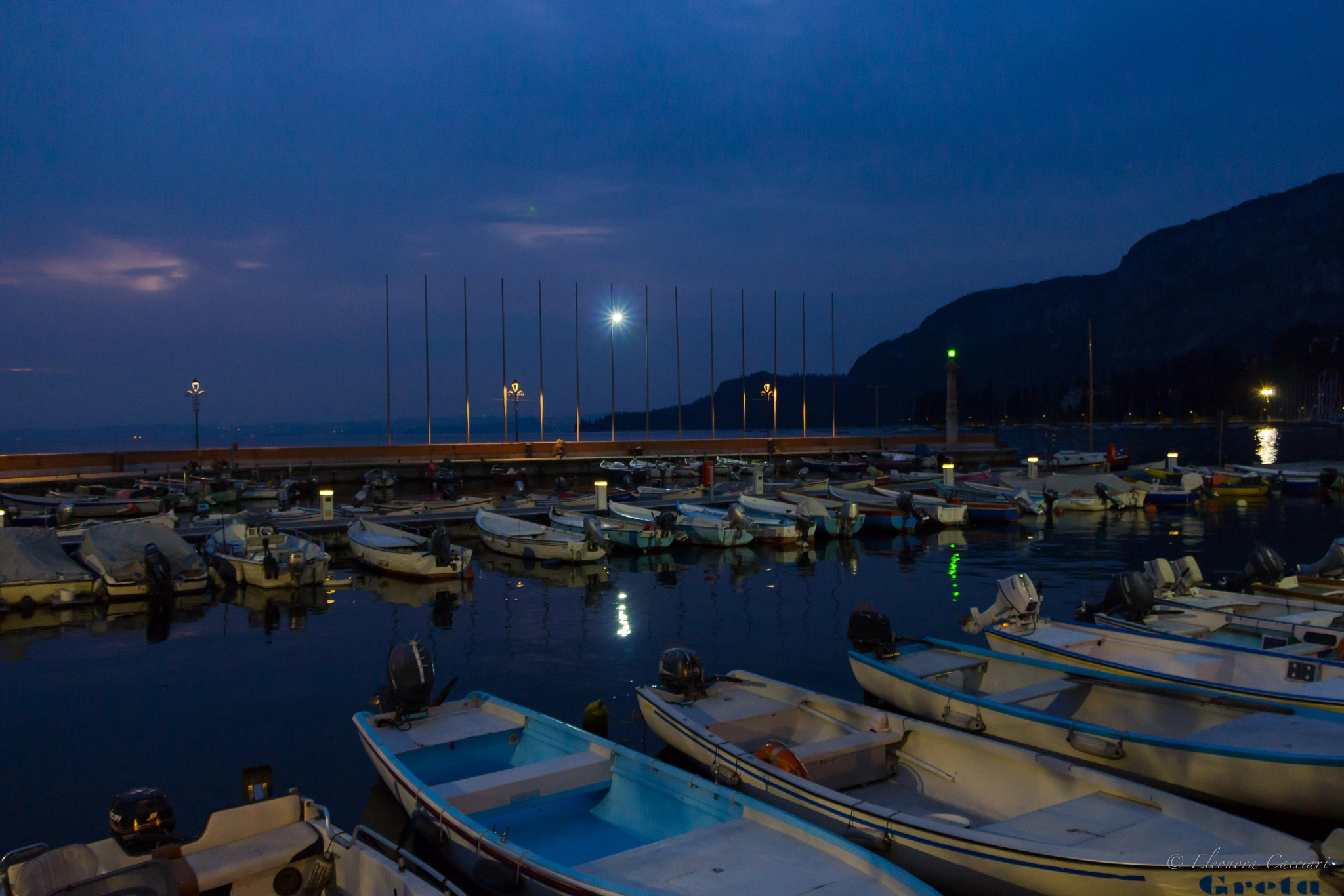 Canon EOS 1200D (EOS Rebel T5 / EOS Kiss X70 / EOS Hi) + Canon EF-S 18-135mm F3.5-5.6 IS STM sample photo. Garda, lago di garda italy photography