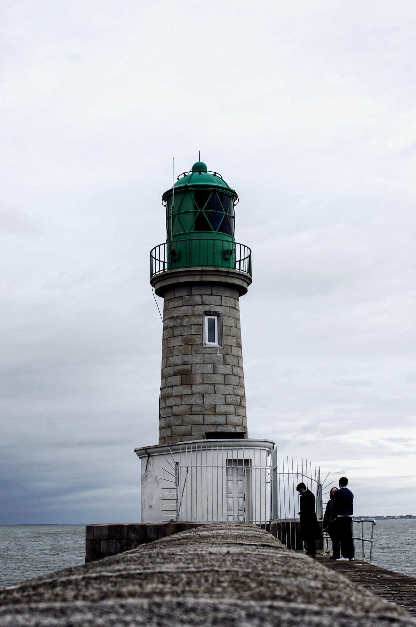 Pentax K-r + Pentax smc DA 35mm F2.4 AL sample photo. Tréhic lighthouse photography