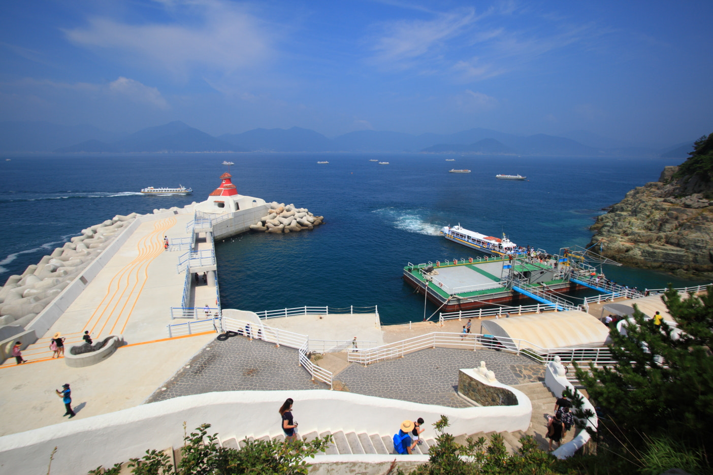 Sigma 17-35mm f/2.8-4 EX DG Aspherical HSM sample photo. Port of oedo in korea photography