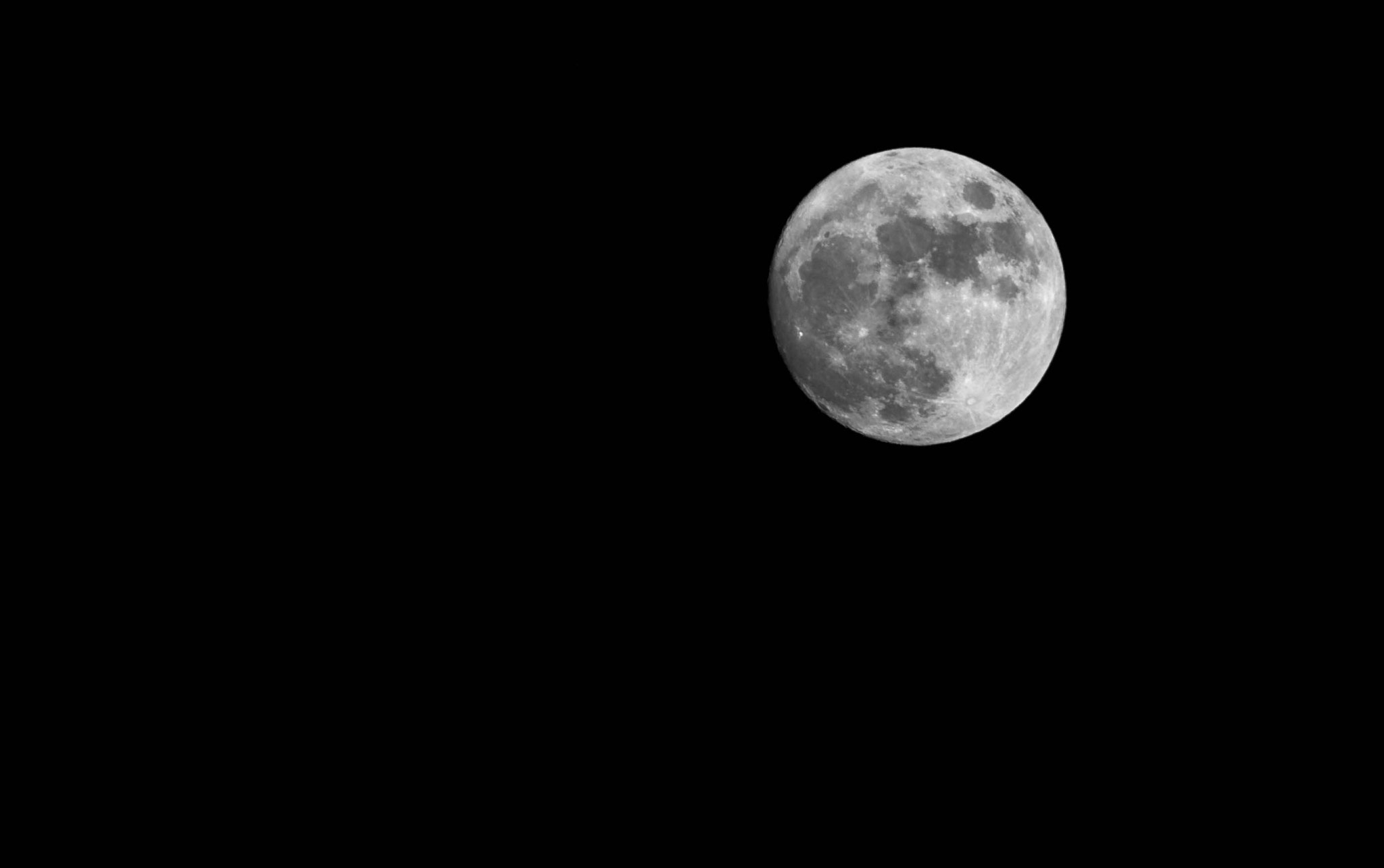 Nikon AF-S Nikkor 70-200mm F2.8G ED VR II sample photo. Moon photography