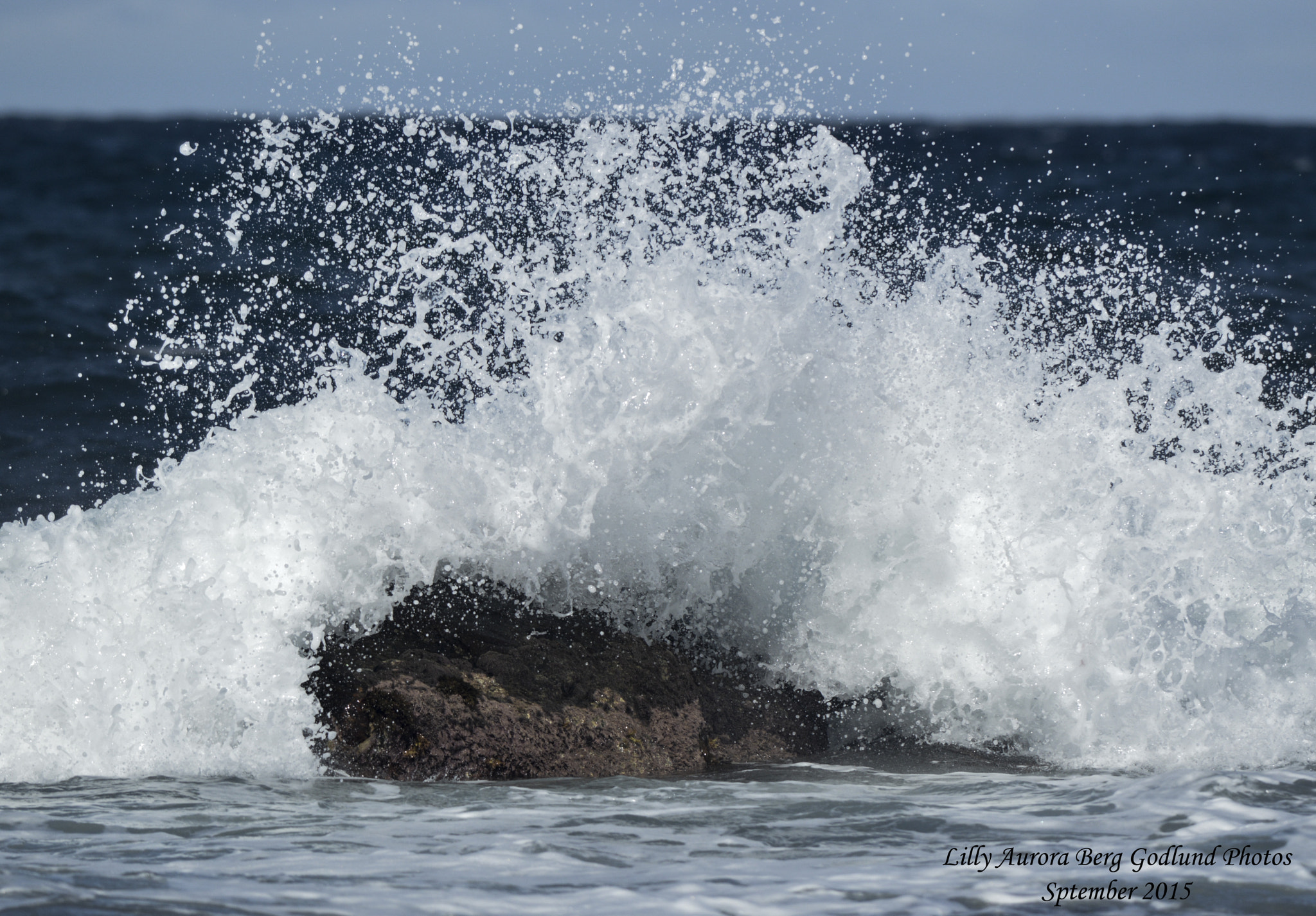 Nikon D3200 + Nikon AF-S Nikkor 300mm F4D ED-IF sample photo. Waves in norway photography