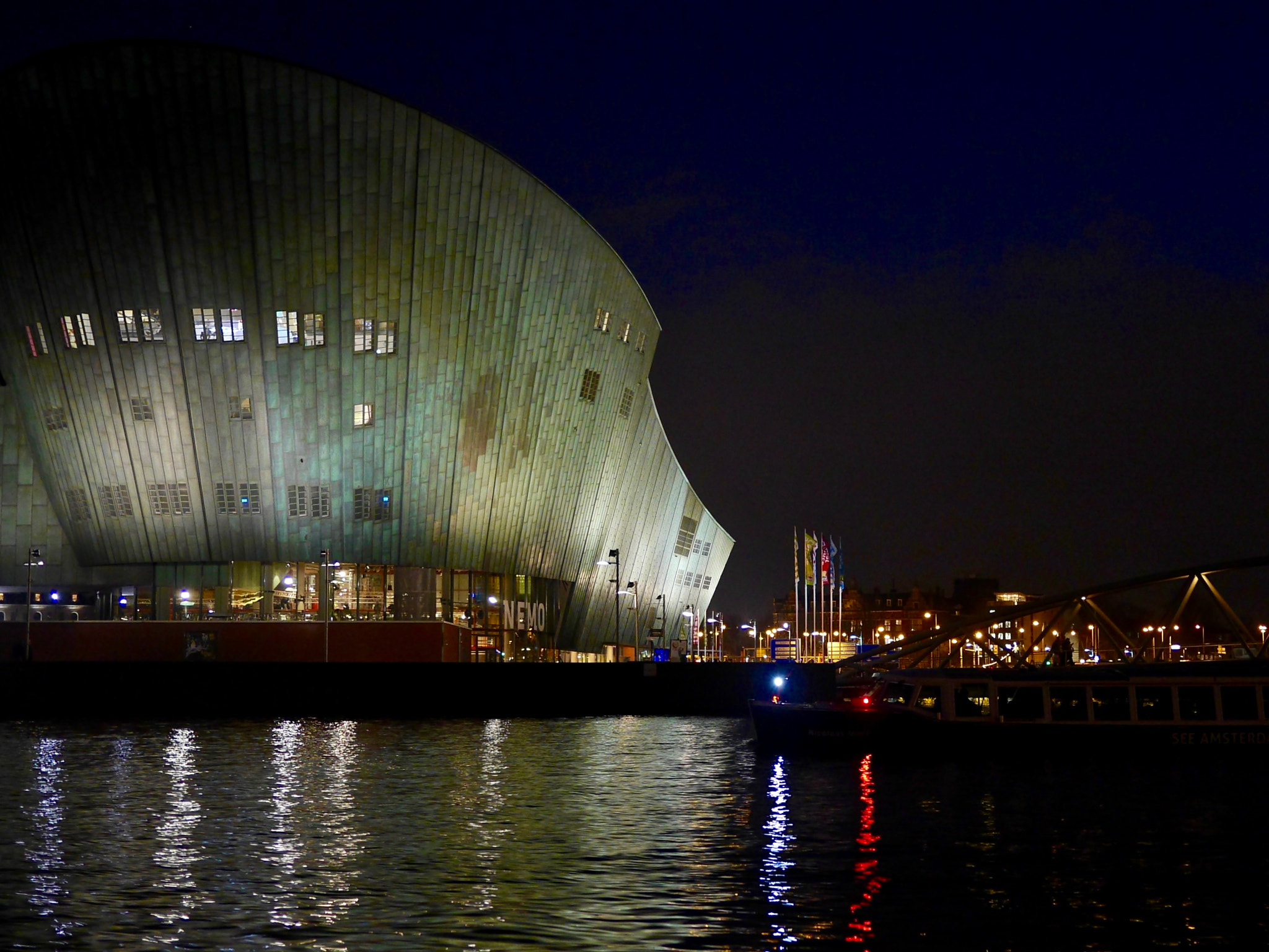 Panasonic Lumix DMC-GH3 + LUMIX G 20/F1.7 II sample photo. Nemo museum 2 photography