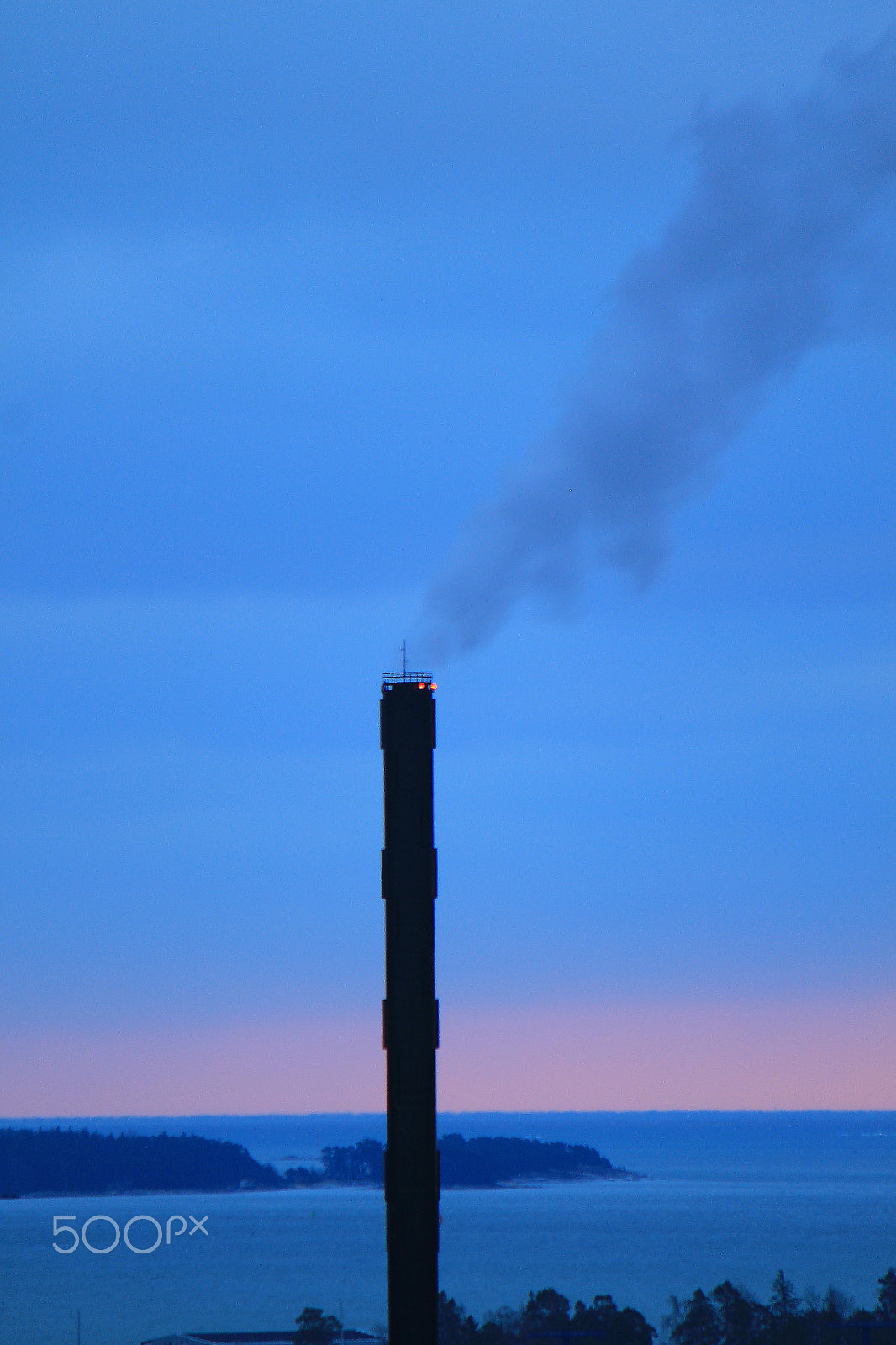 Canon EF-S 55-250mm F4-5.6 IS sample photo. Smoker photography